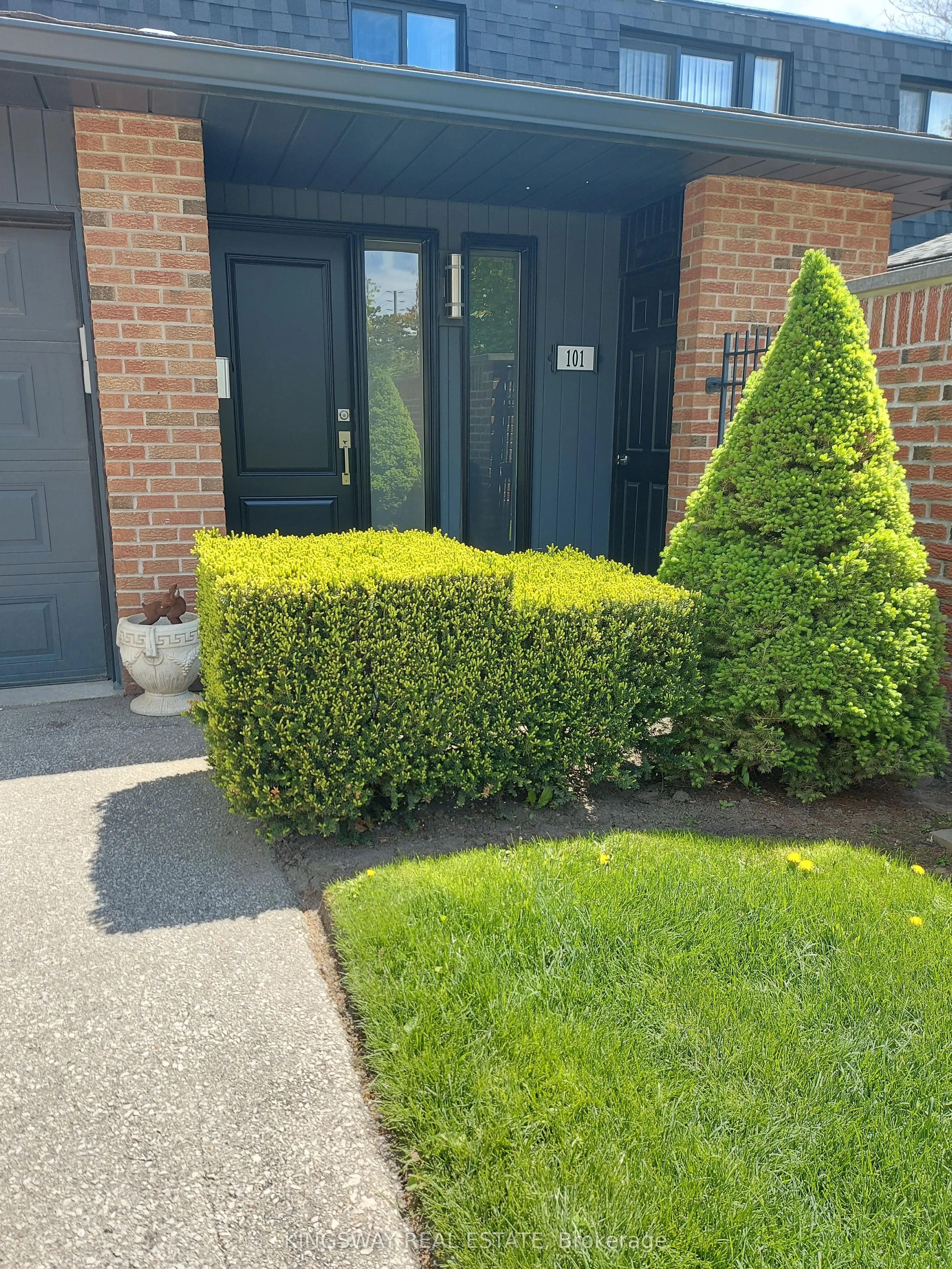 20 Mineola Road E, #101