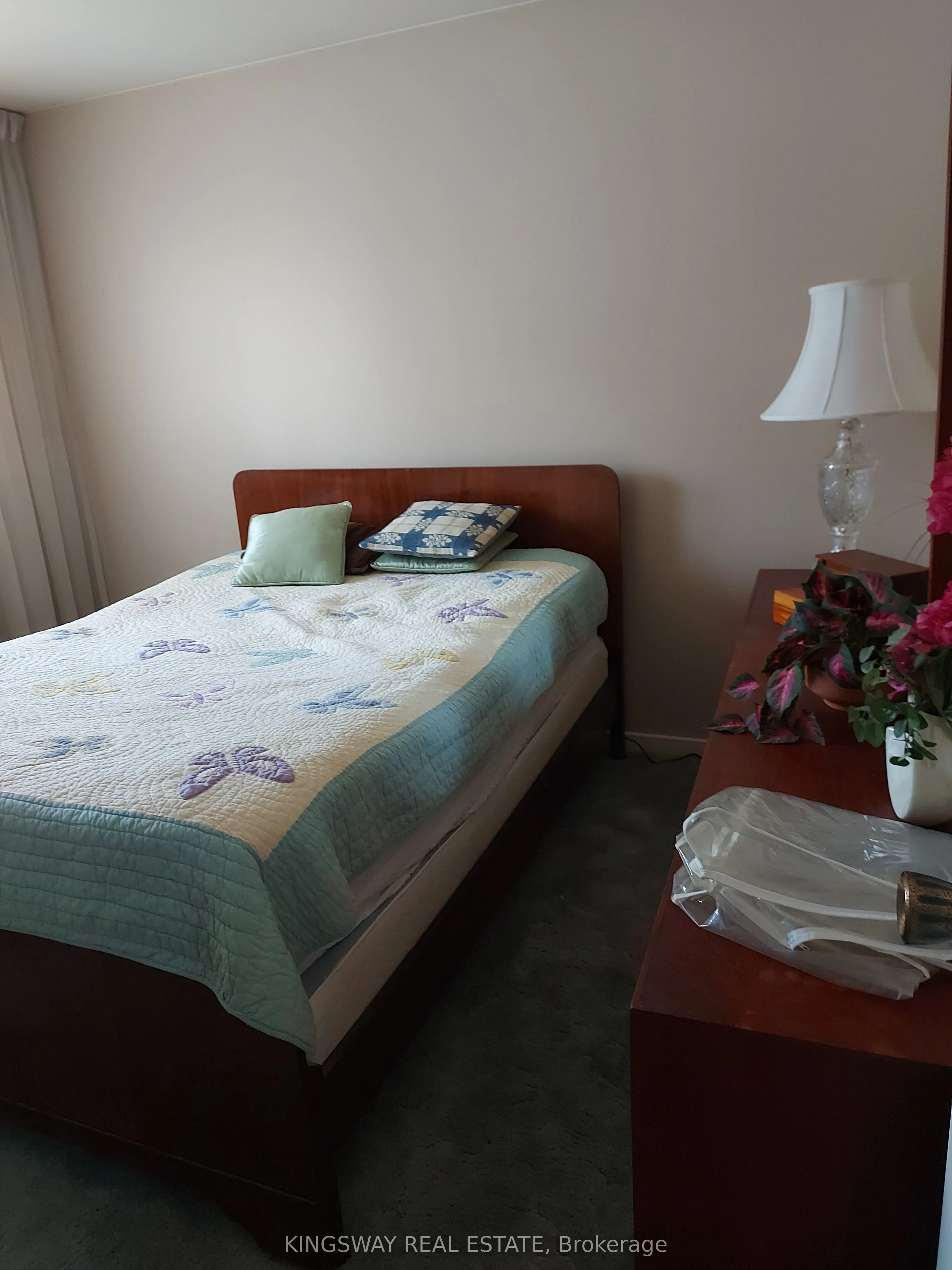 20 Mineola Road E, #101