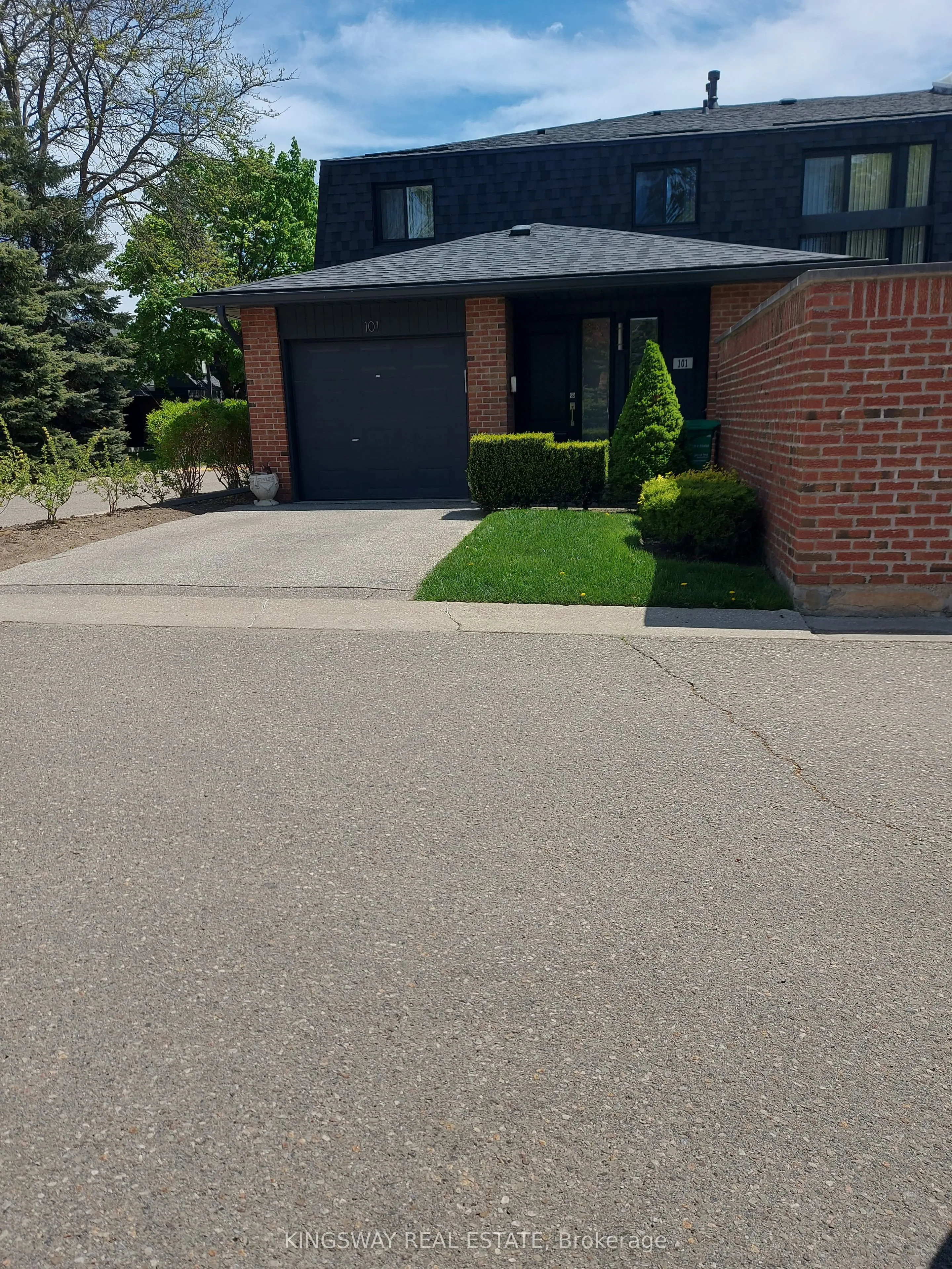 20 Mineola Road E, #101