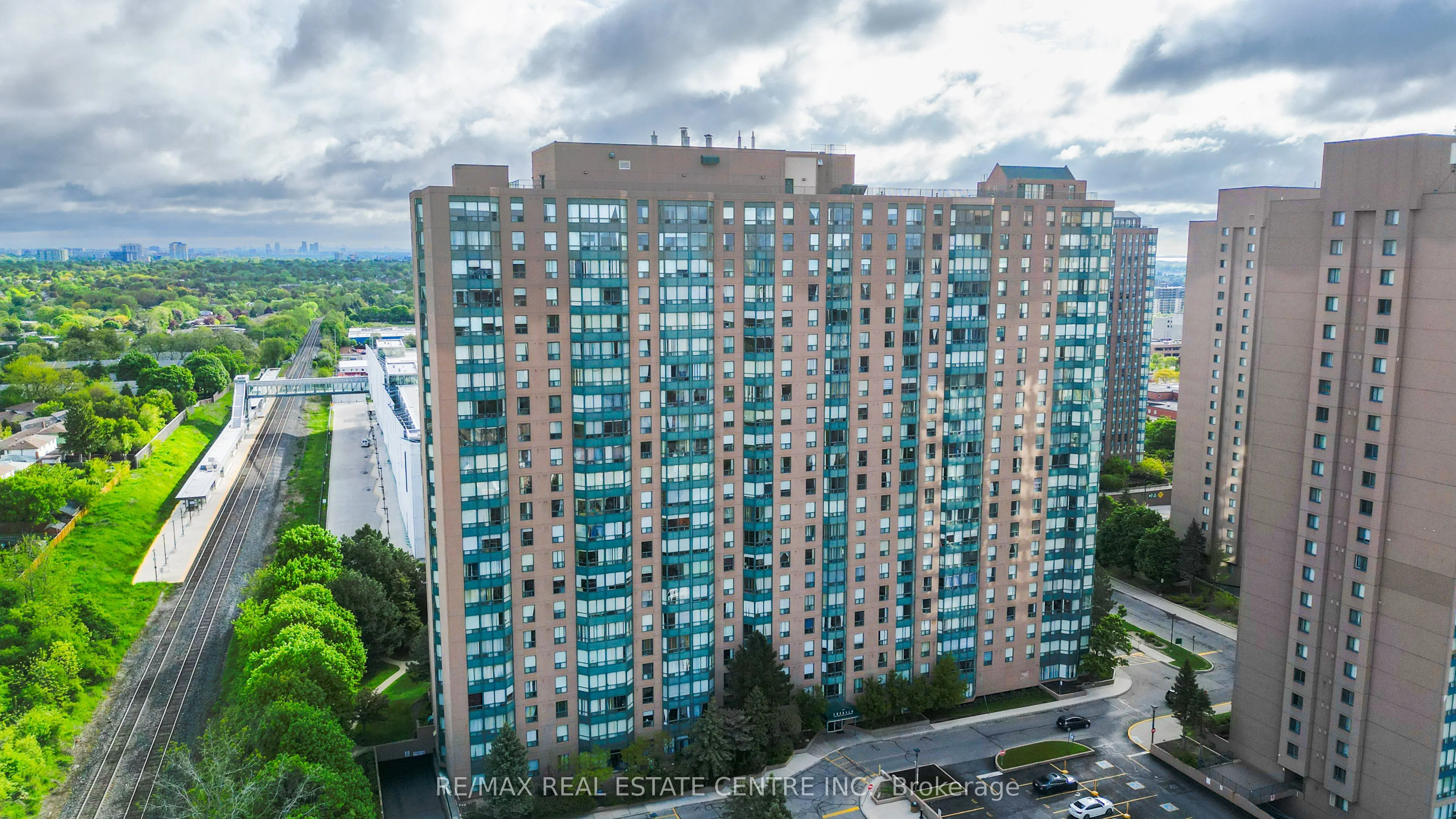 135 Hillcrest Avenue, #1403