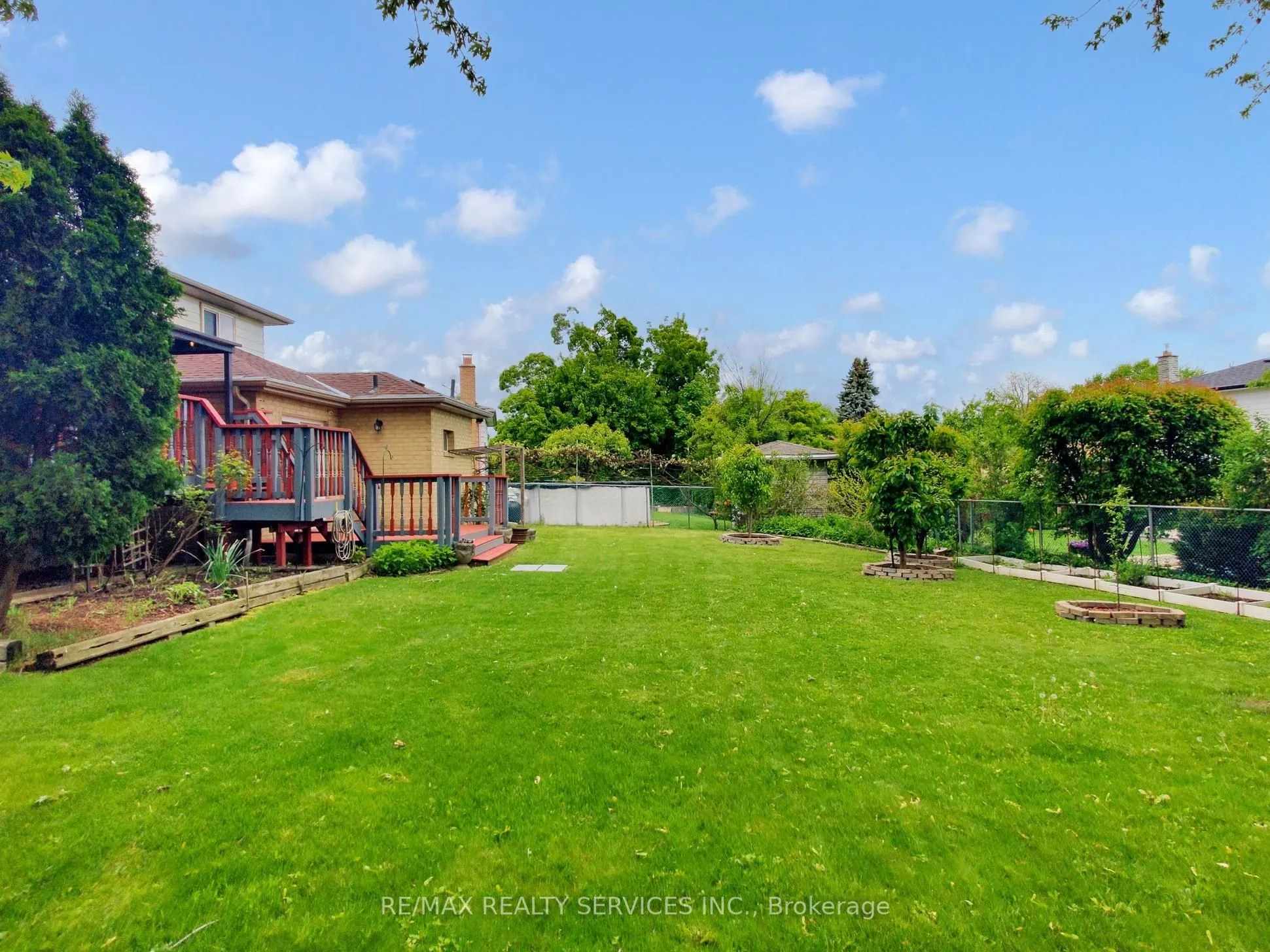 53 Geneva Crescent