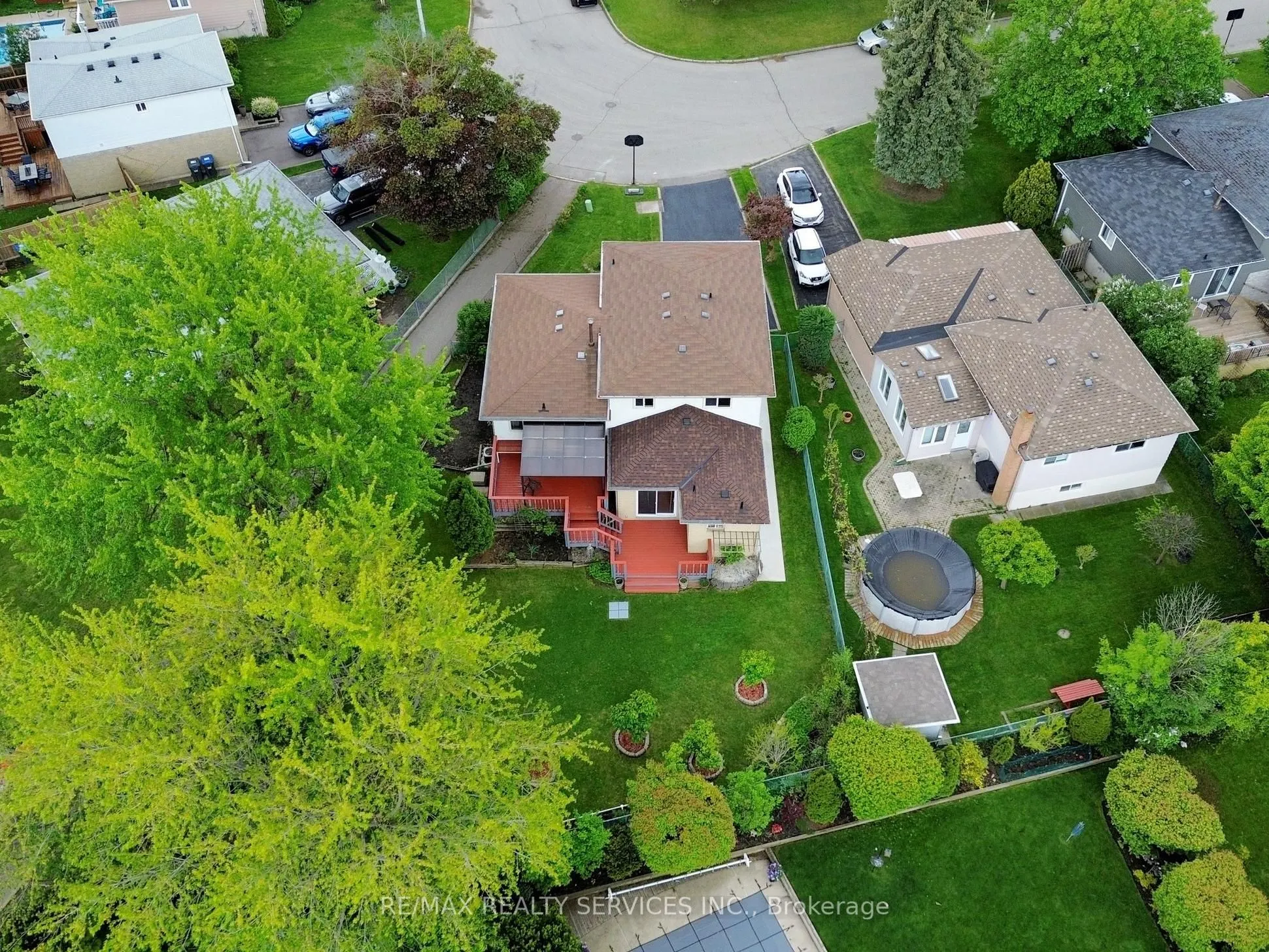 53 Geneva Crescent