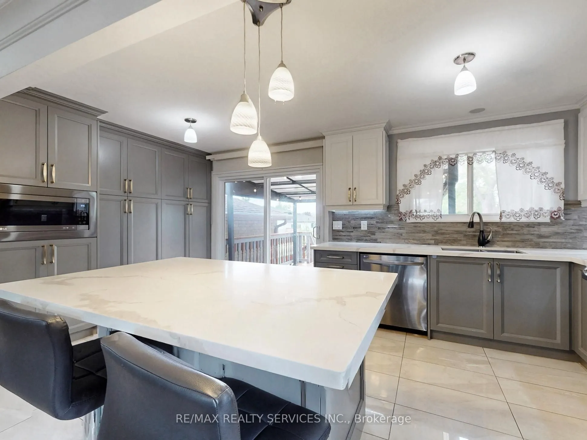 53 Geneva Crescent