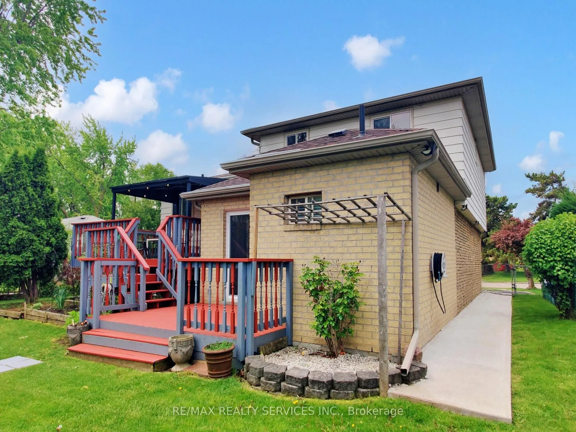 53 Geneva Crescent