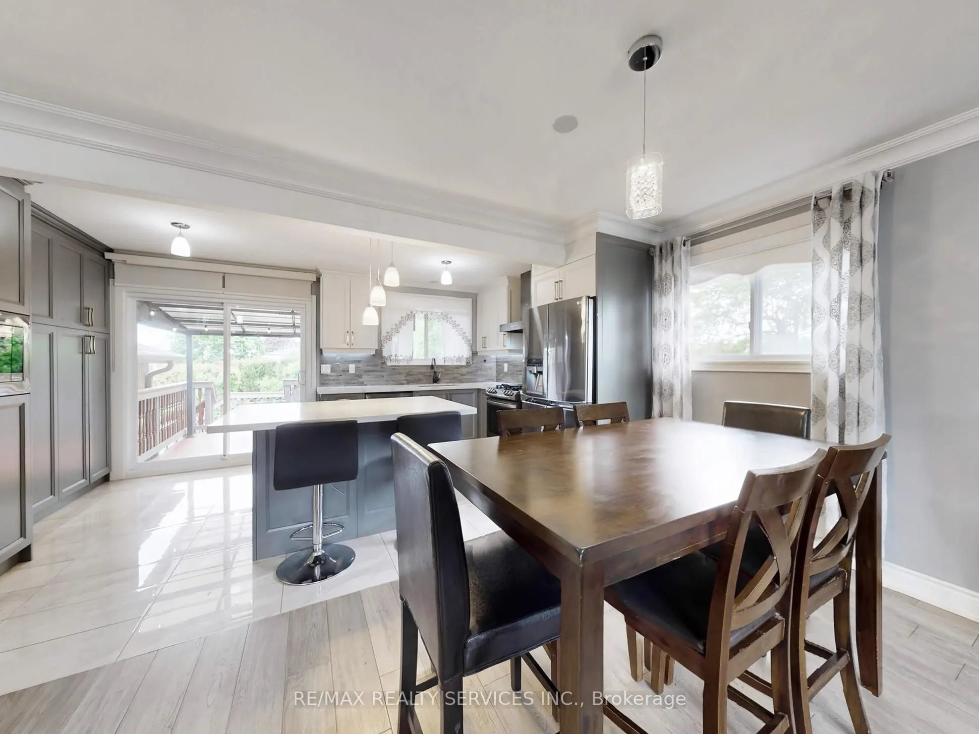 53 Geneva Crescent