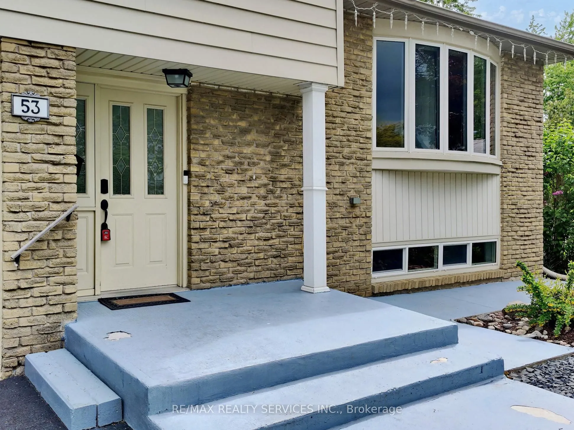 53 Geneva Crescent