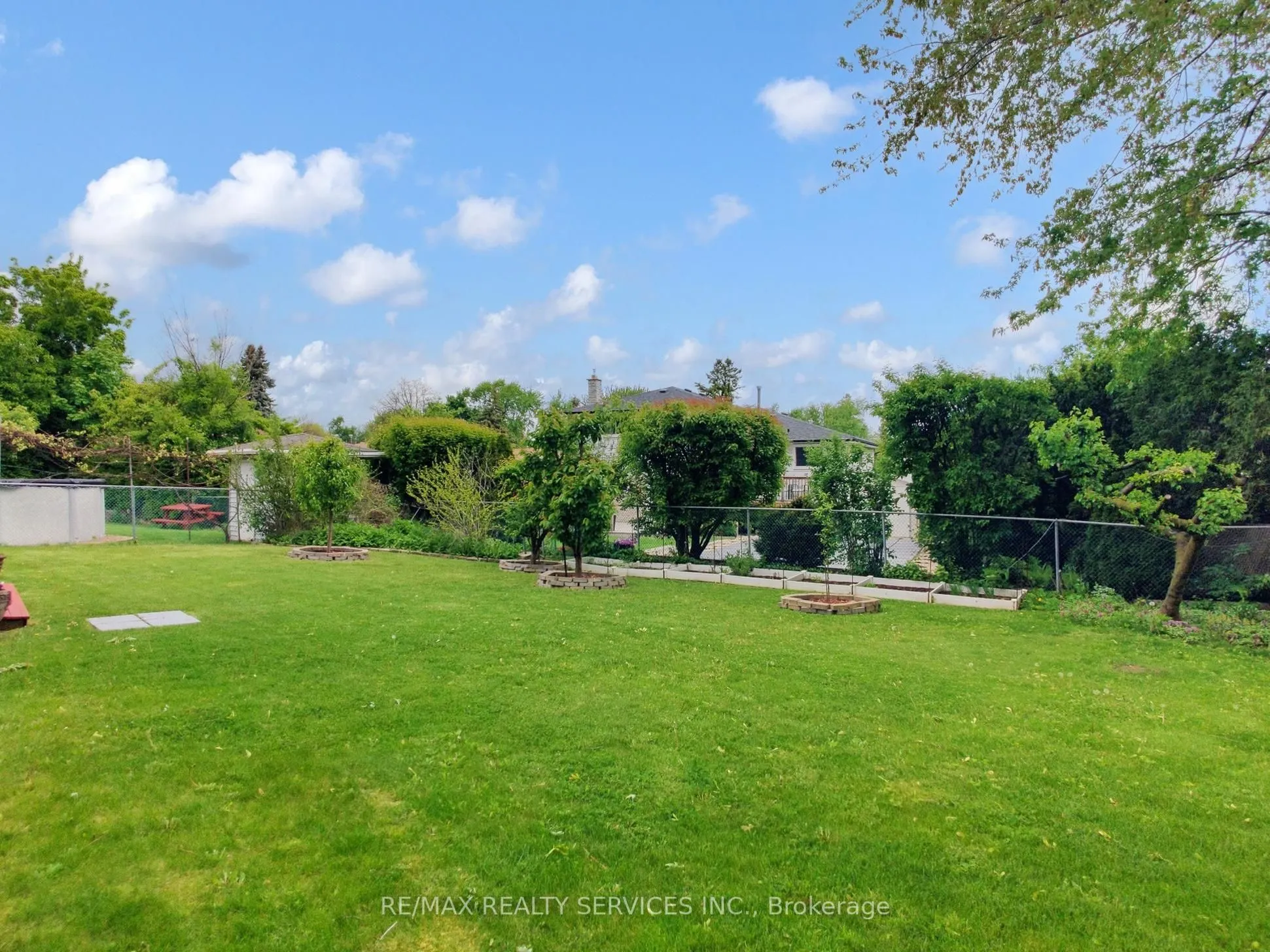 53 Geneva Crescent