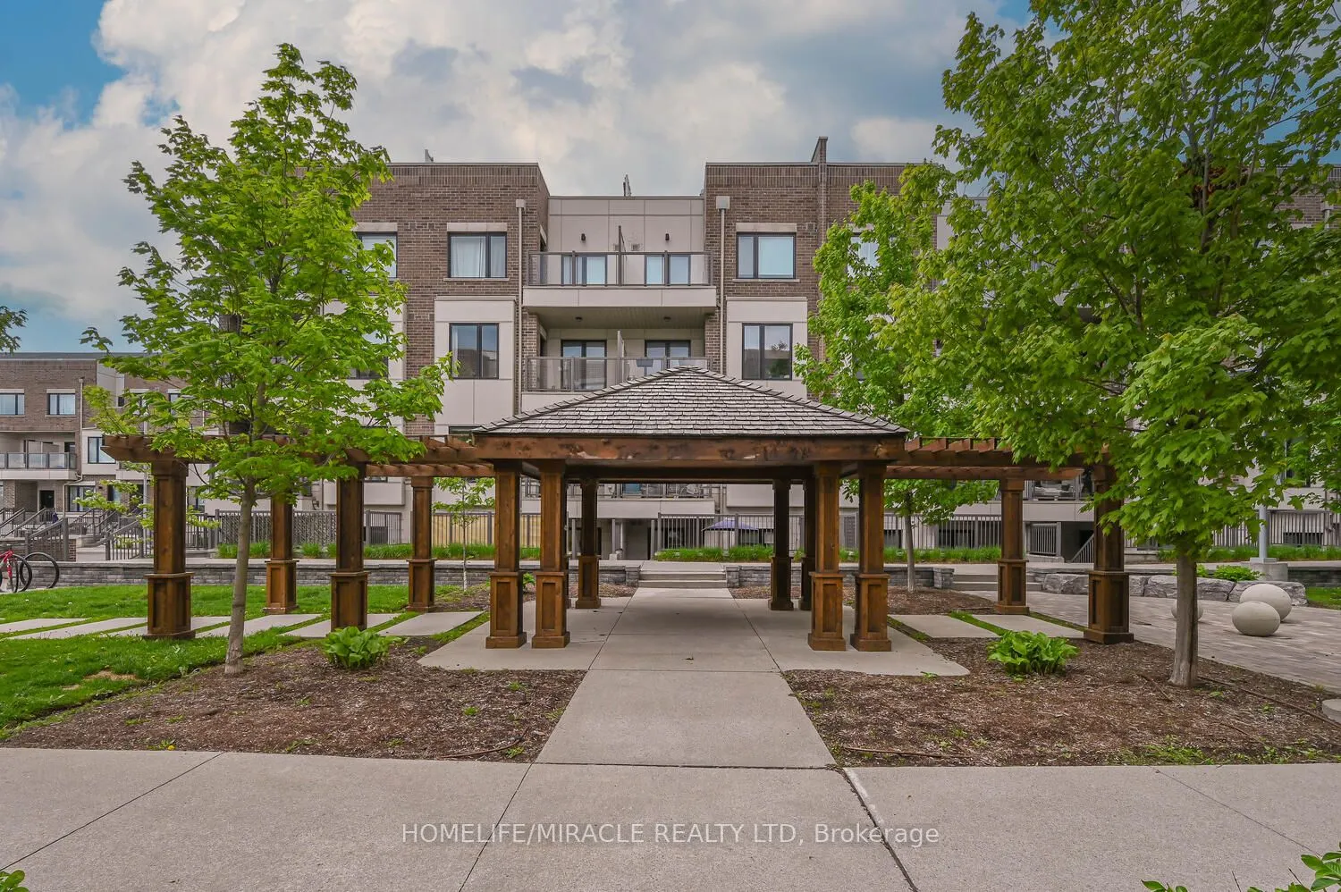 256 ROYAL YORK Road #114