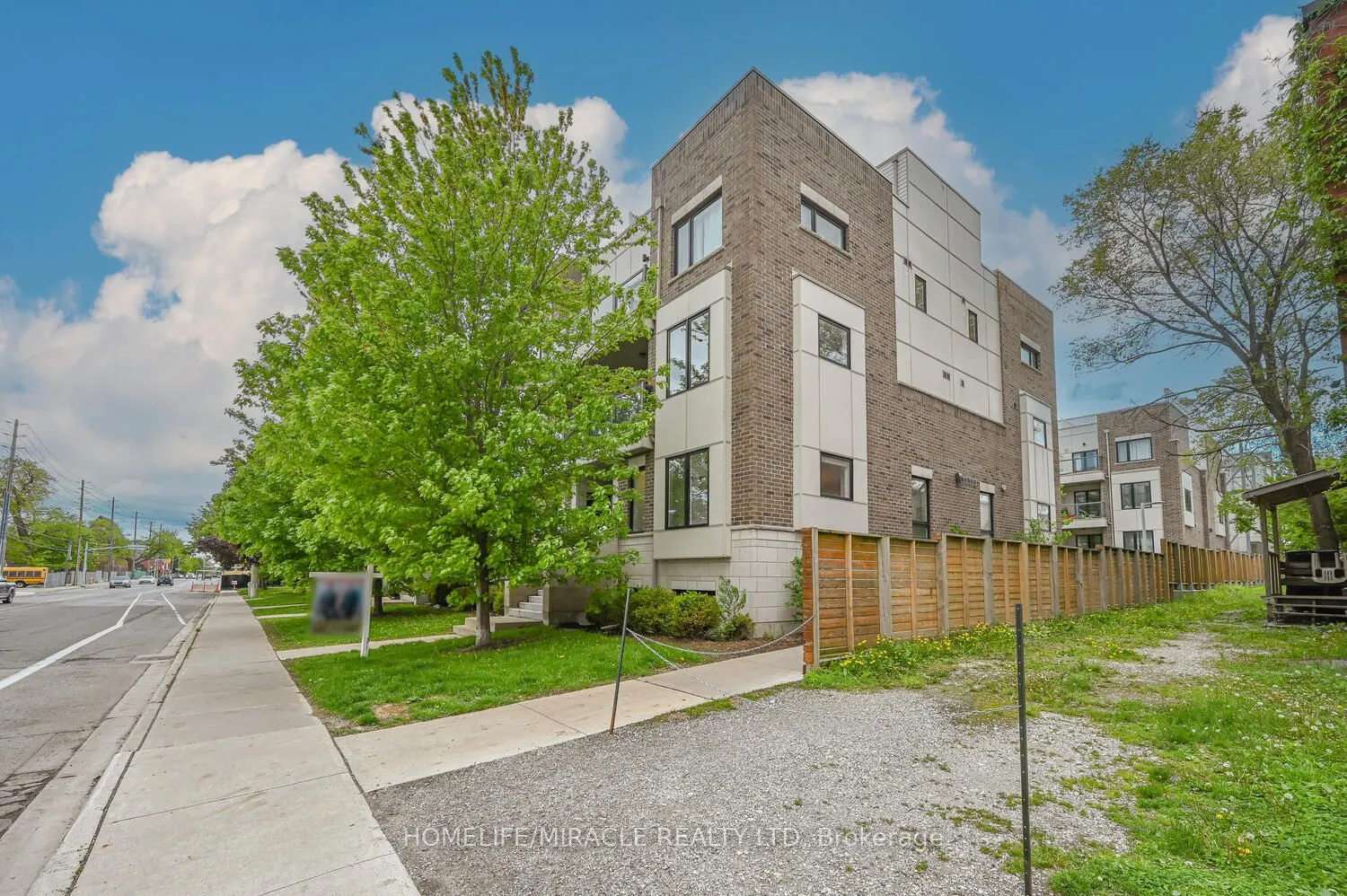 256 ROYAL YORK Road #114