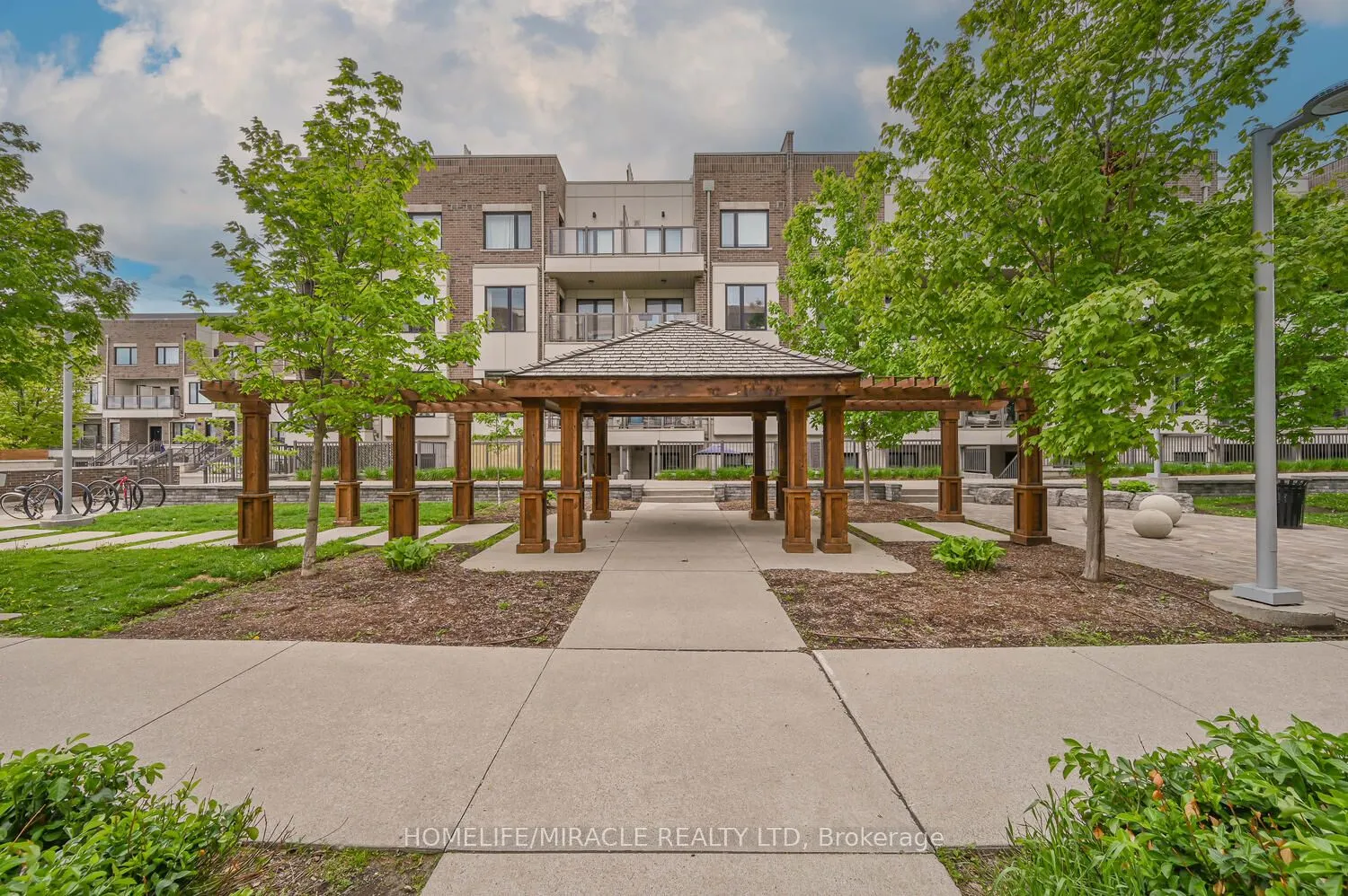 256 ROYAL YORK Road #114