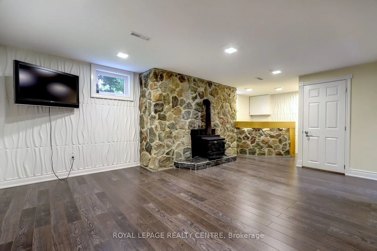 753 Fletcher Valley Crescent