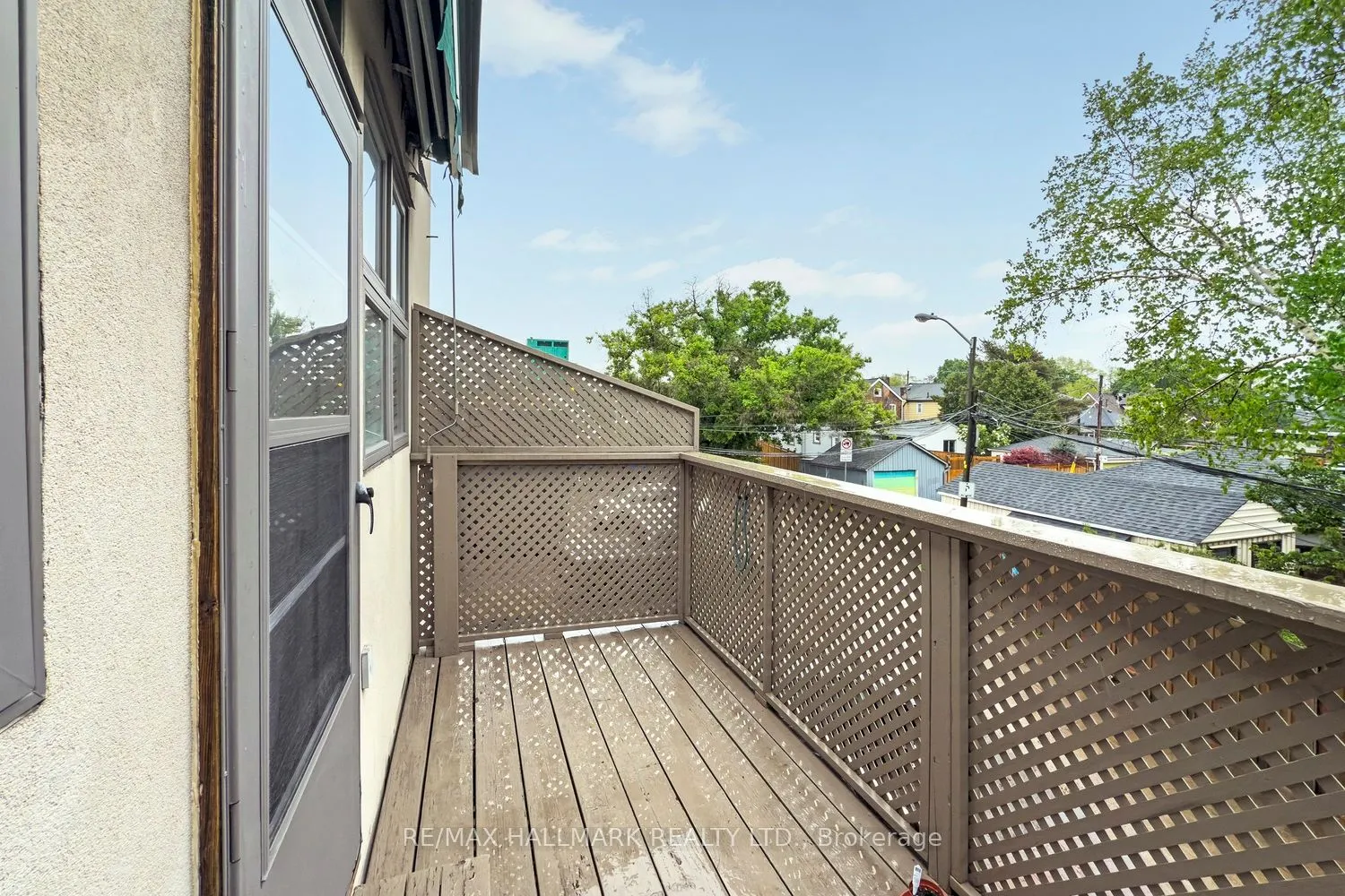 3631 Dundas Street W