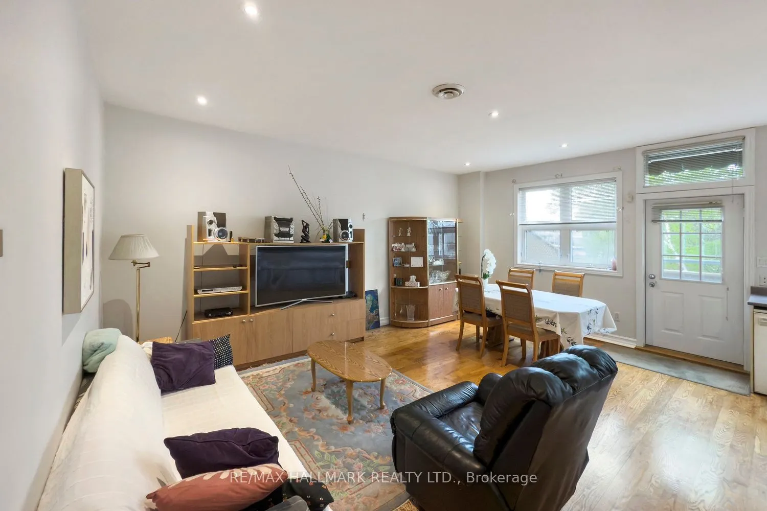 3631 Dundas Street W