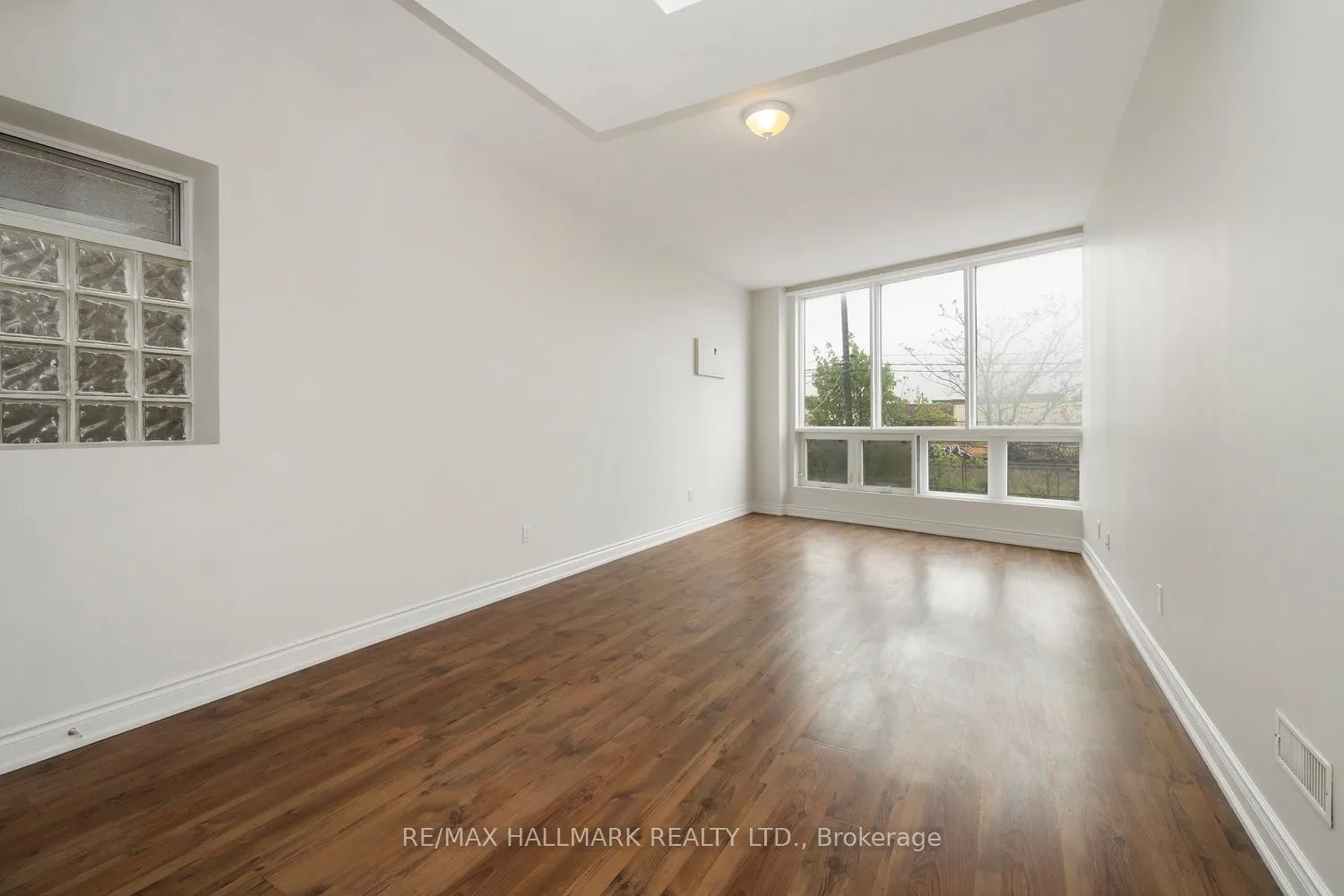 3631 Dundas Street W