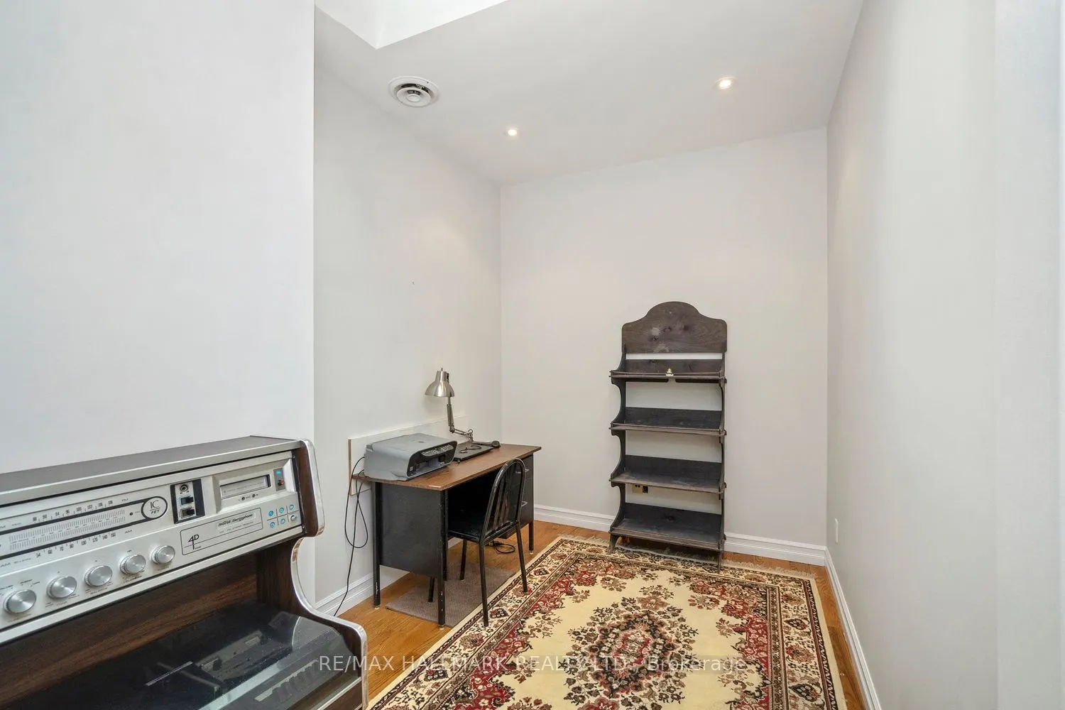 3631 Dundas Street W
