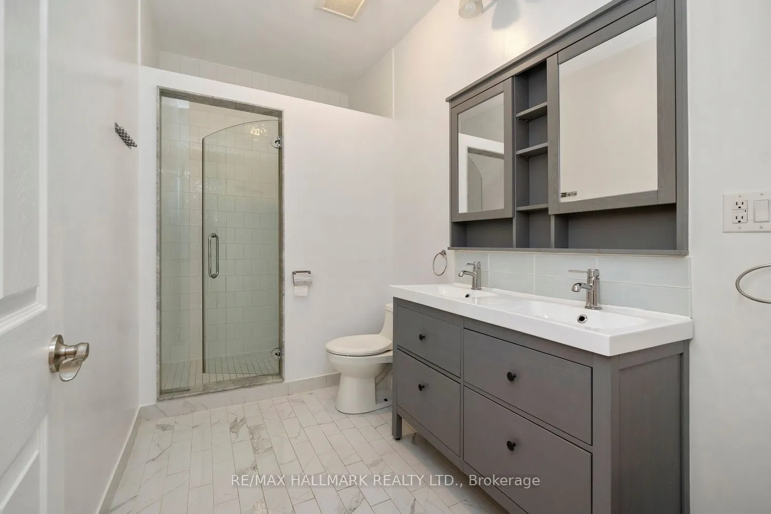 3631 Dundas Street W