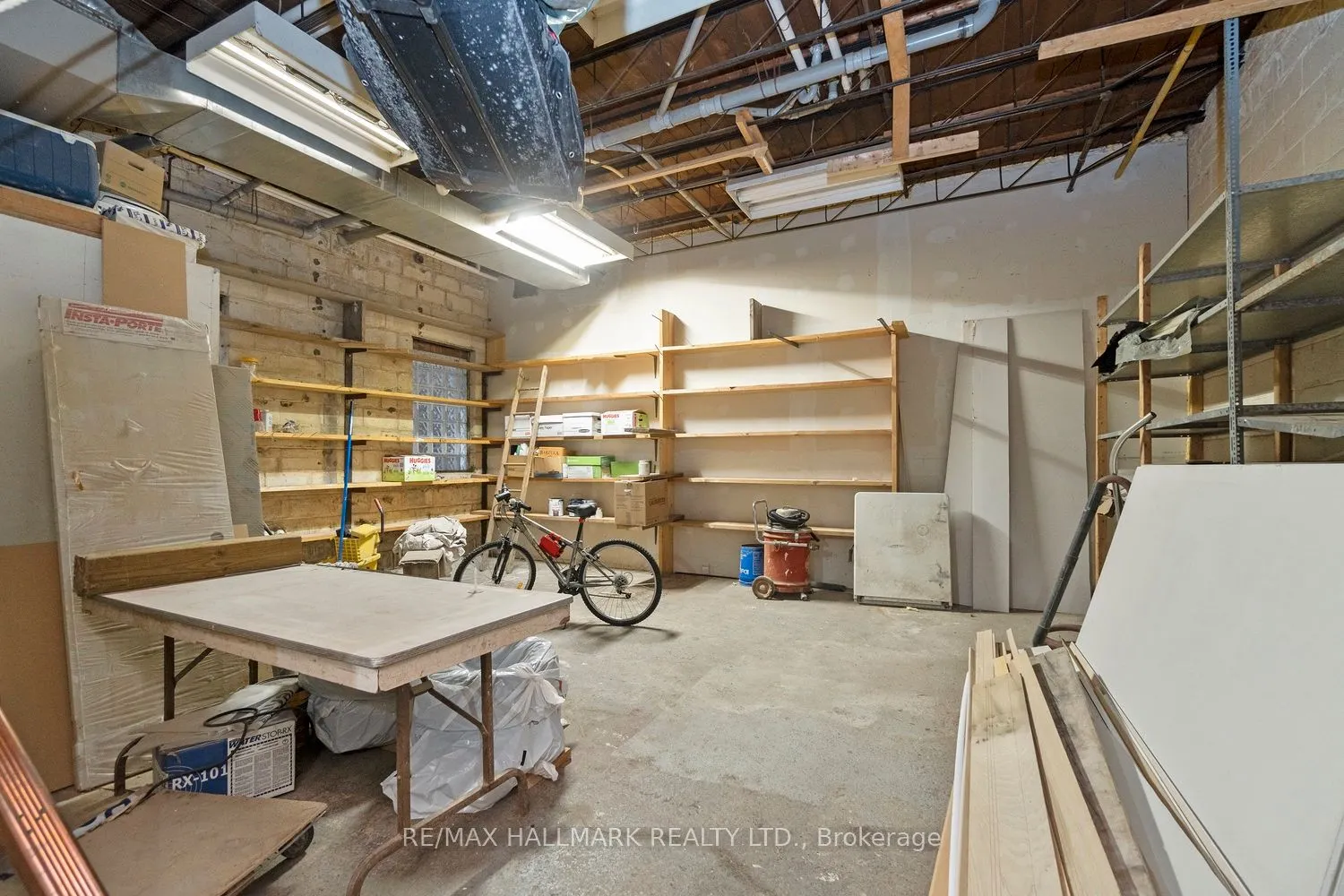 3631 Dundas Street W