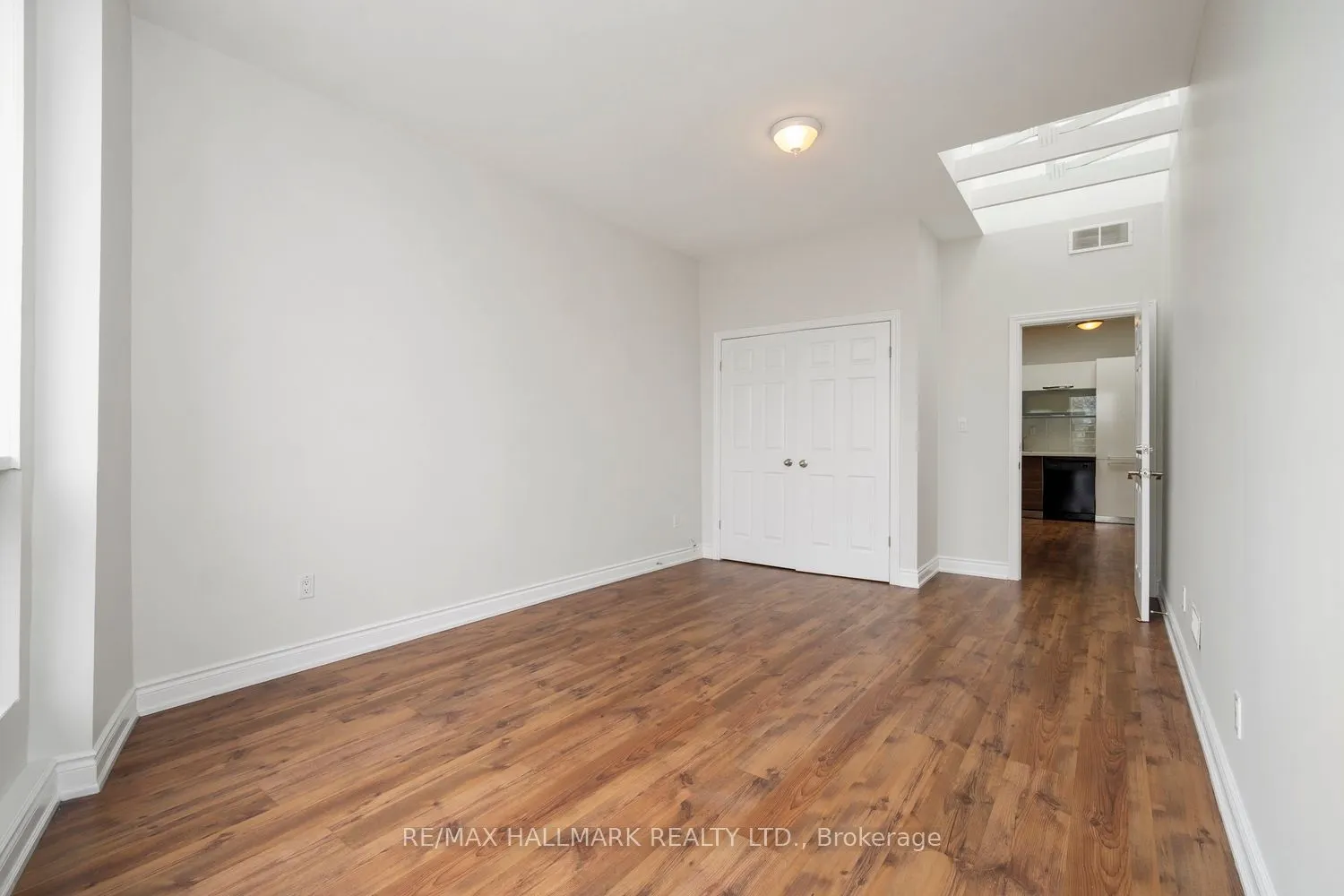 3631 Dundas Street W