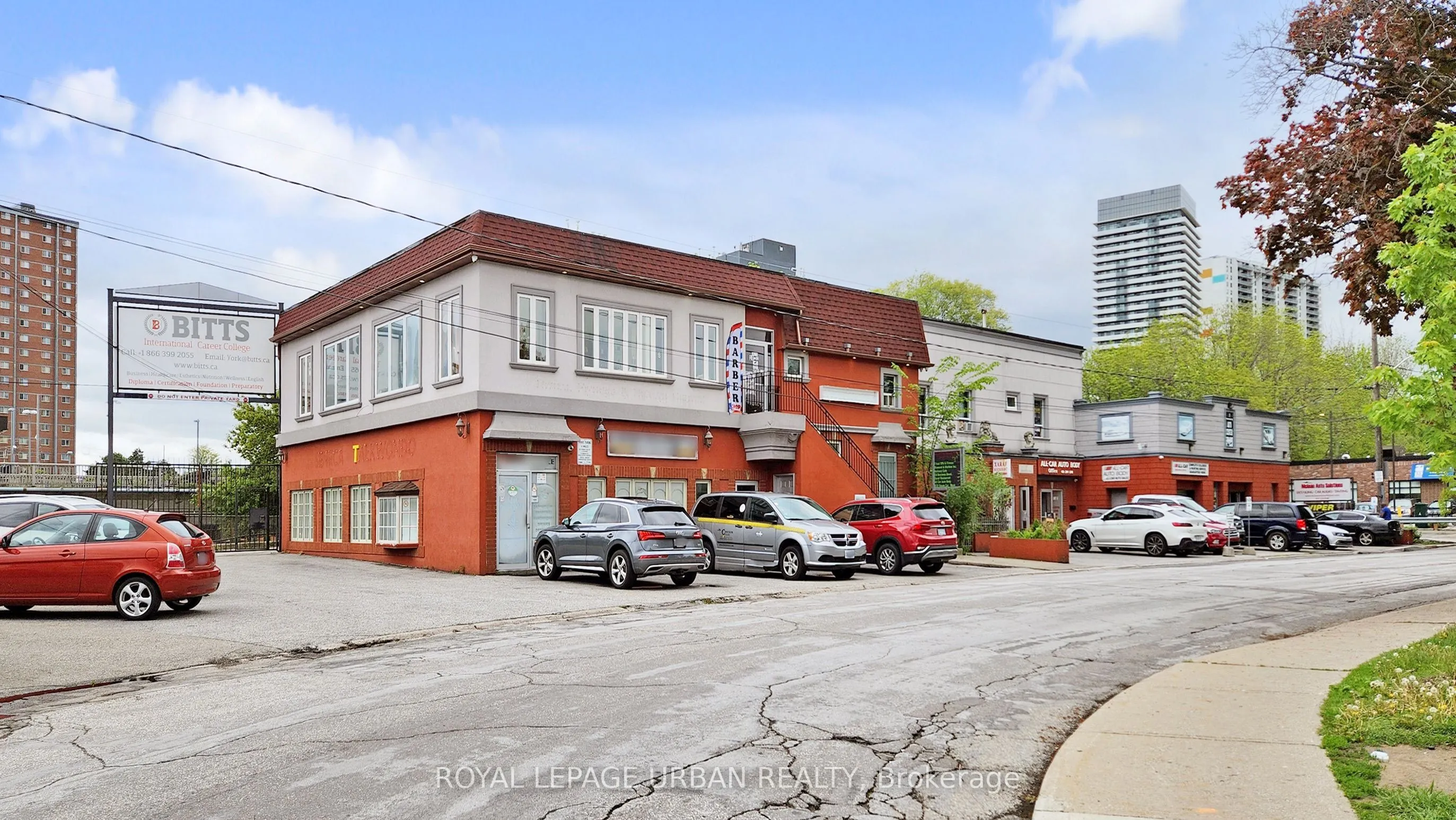 2 Rosemount Avenue, #18