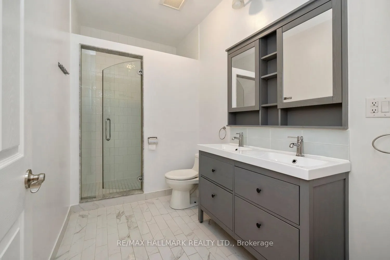 3631 Dundas Street W
