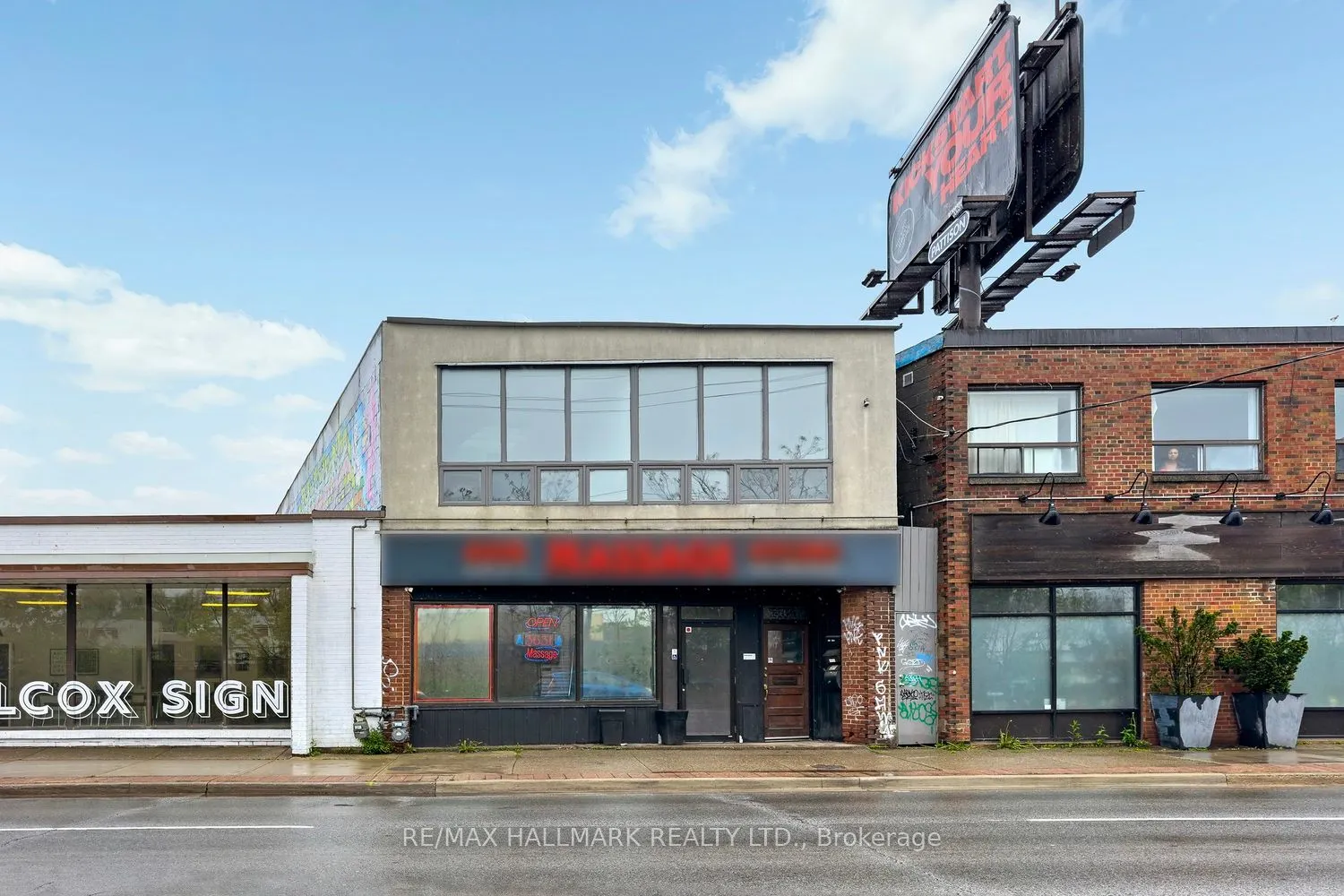 3631 Dundas Street W