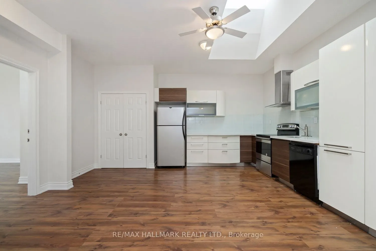 3631 Dundas Street W