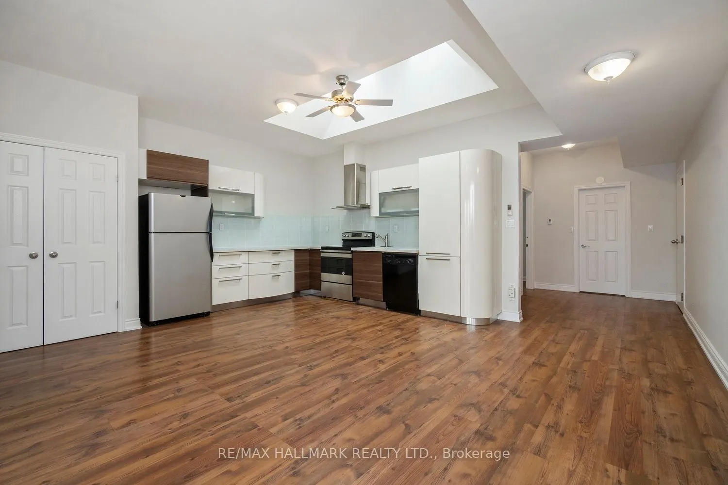 3631 Dundas Street W