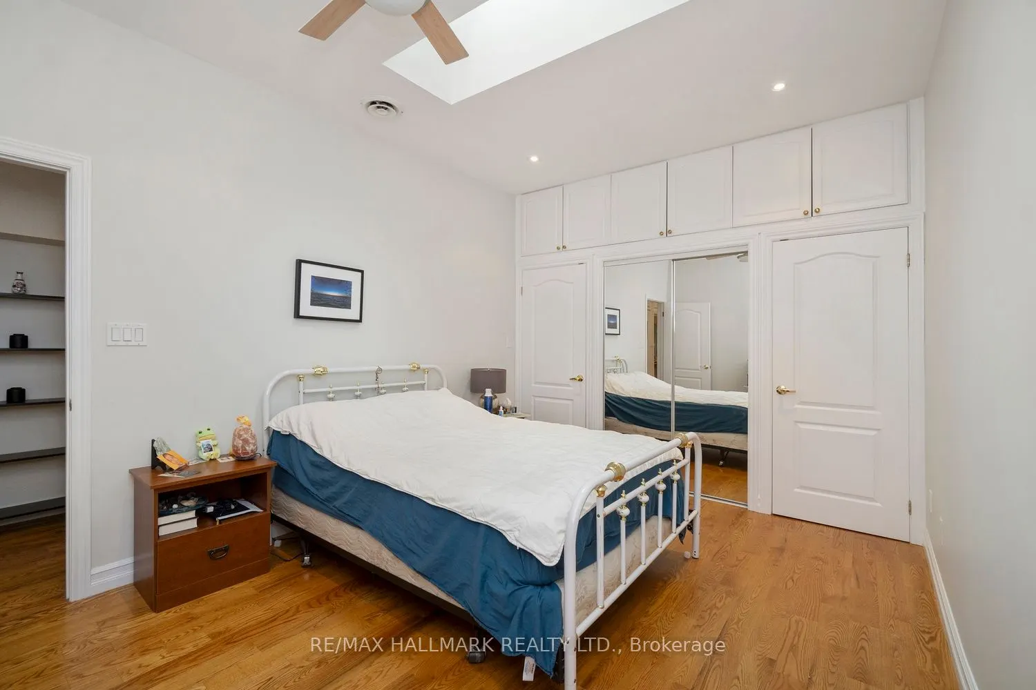 3631 Dundas Street W