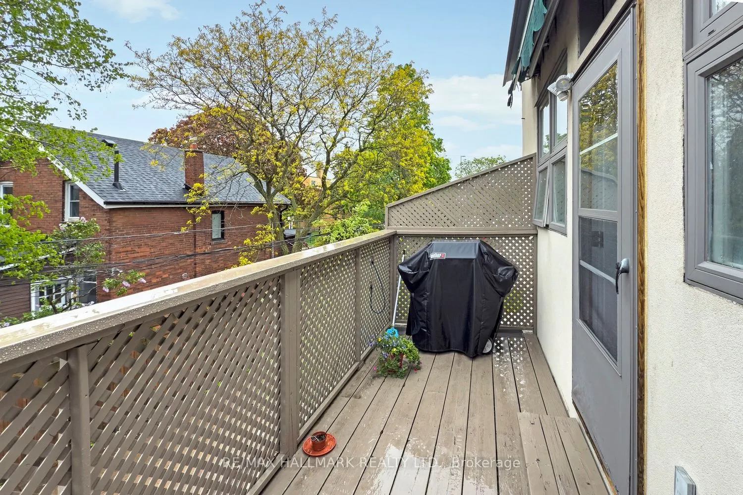 3631 Dundas Street W