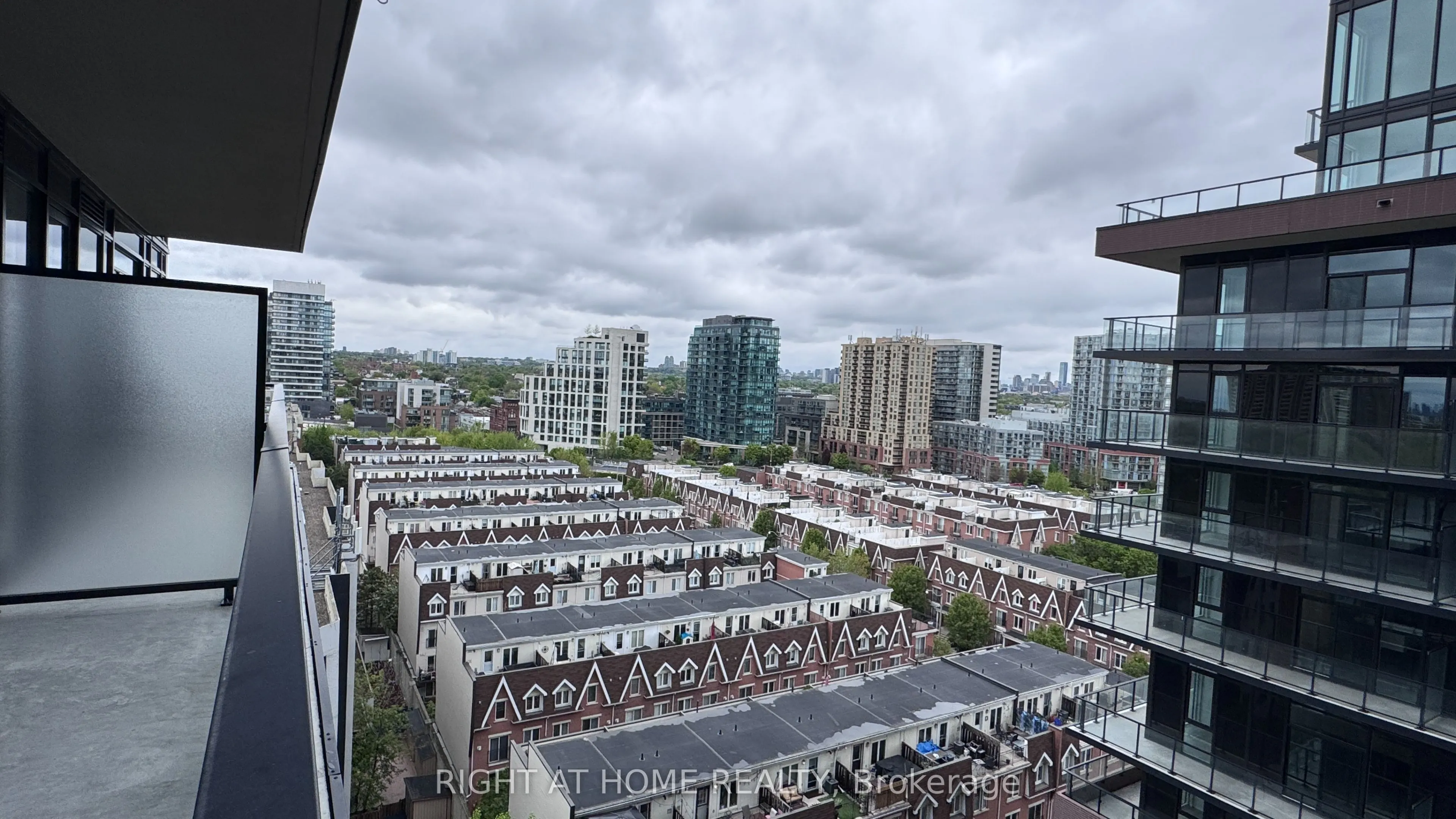 285 Dufferin Street #1027