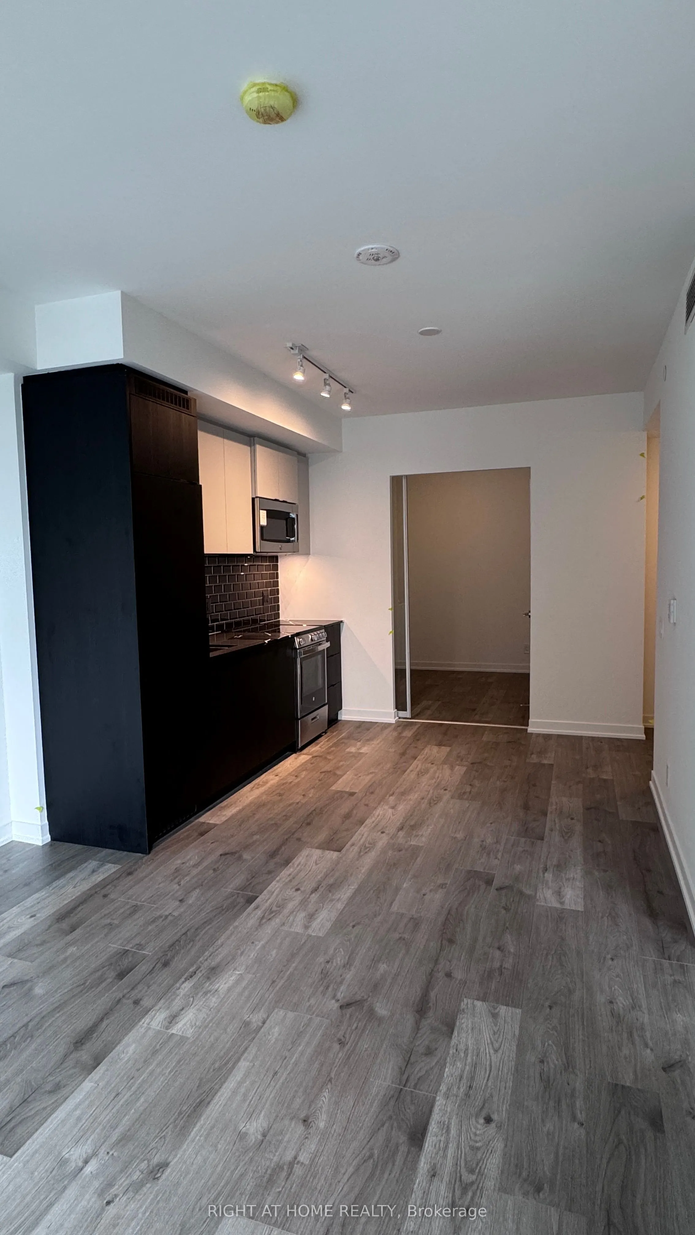 285 Dufferin Street #1027