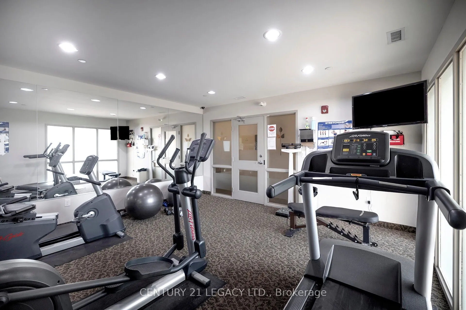 383 Main Street E, #424