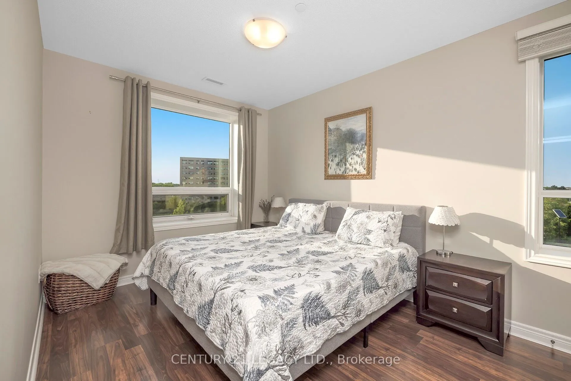 383 Main Street E, #424