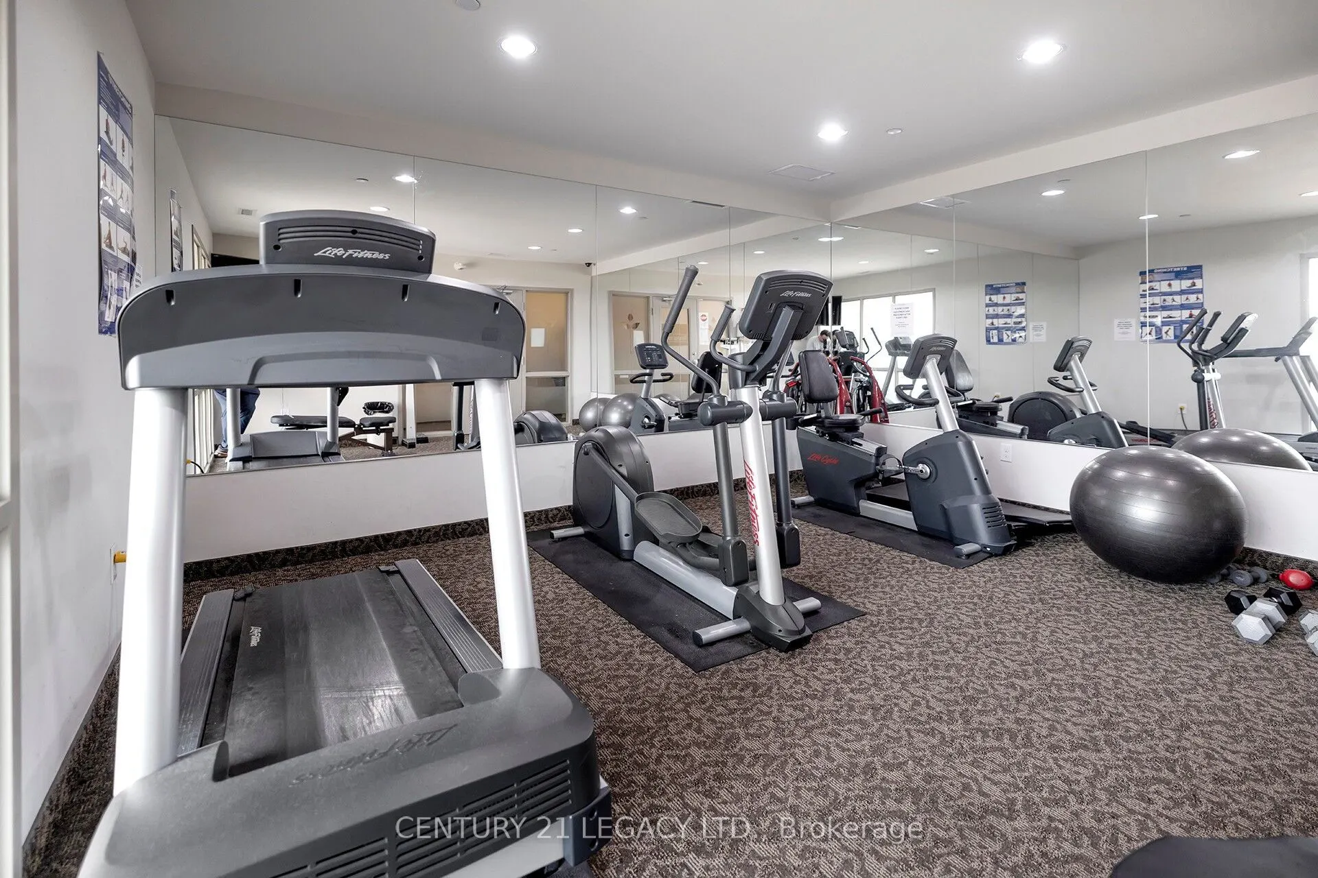 383 Main Street E, #424