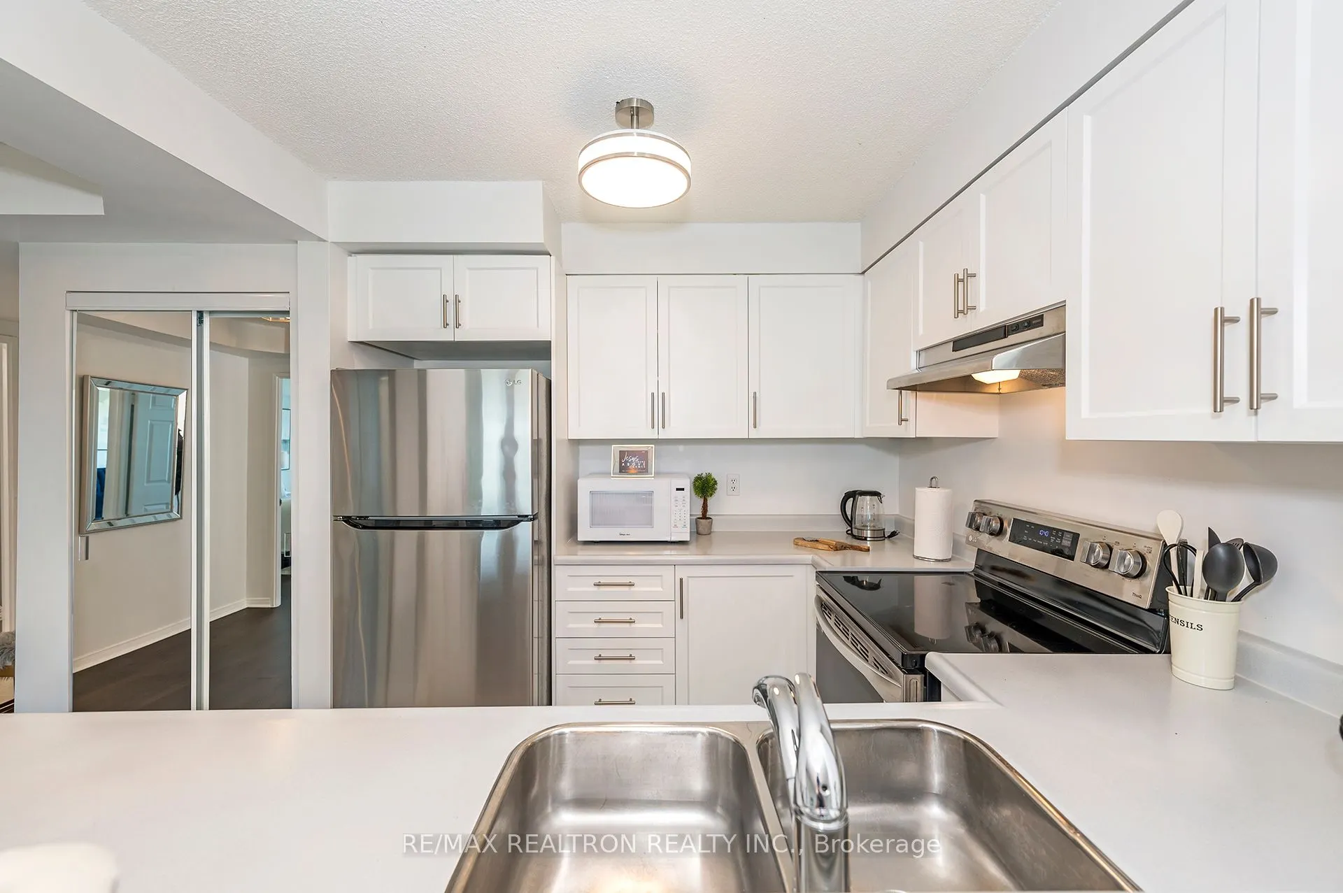 2155 Burnhamthorpe Road W, #1301