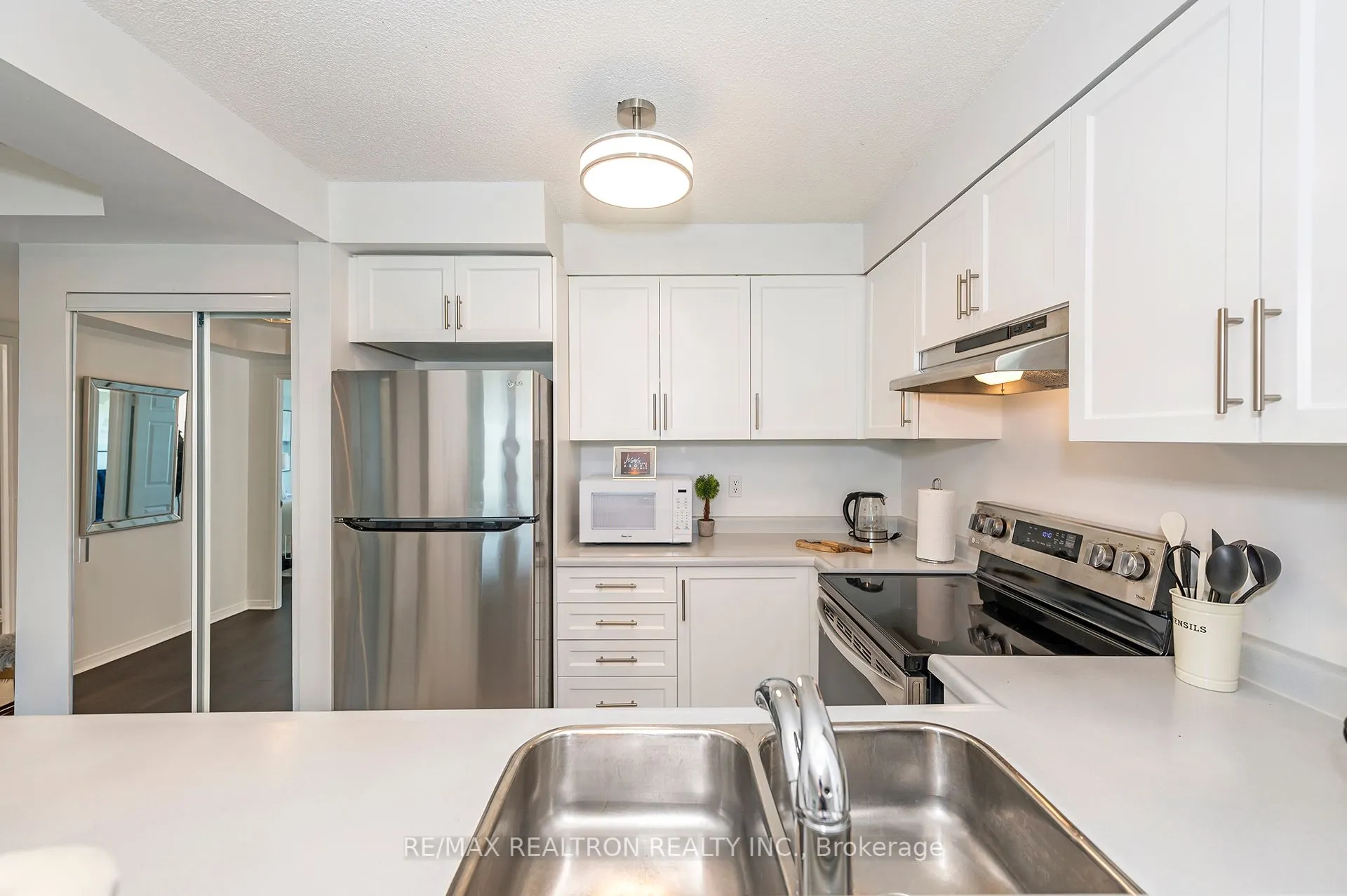 2155 Burnhamthorpe Road W, #1301