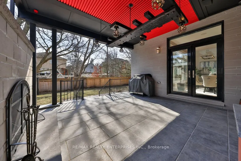 1372 Kenmuir Avenue