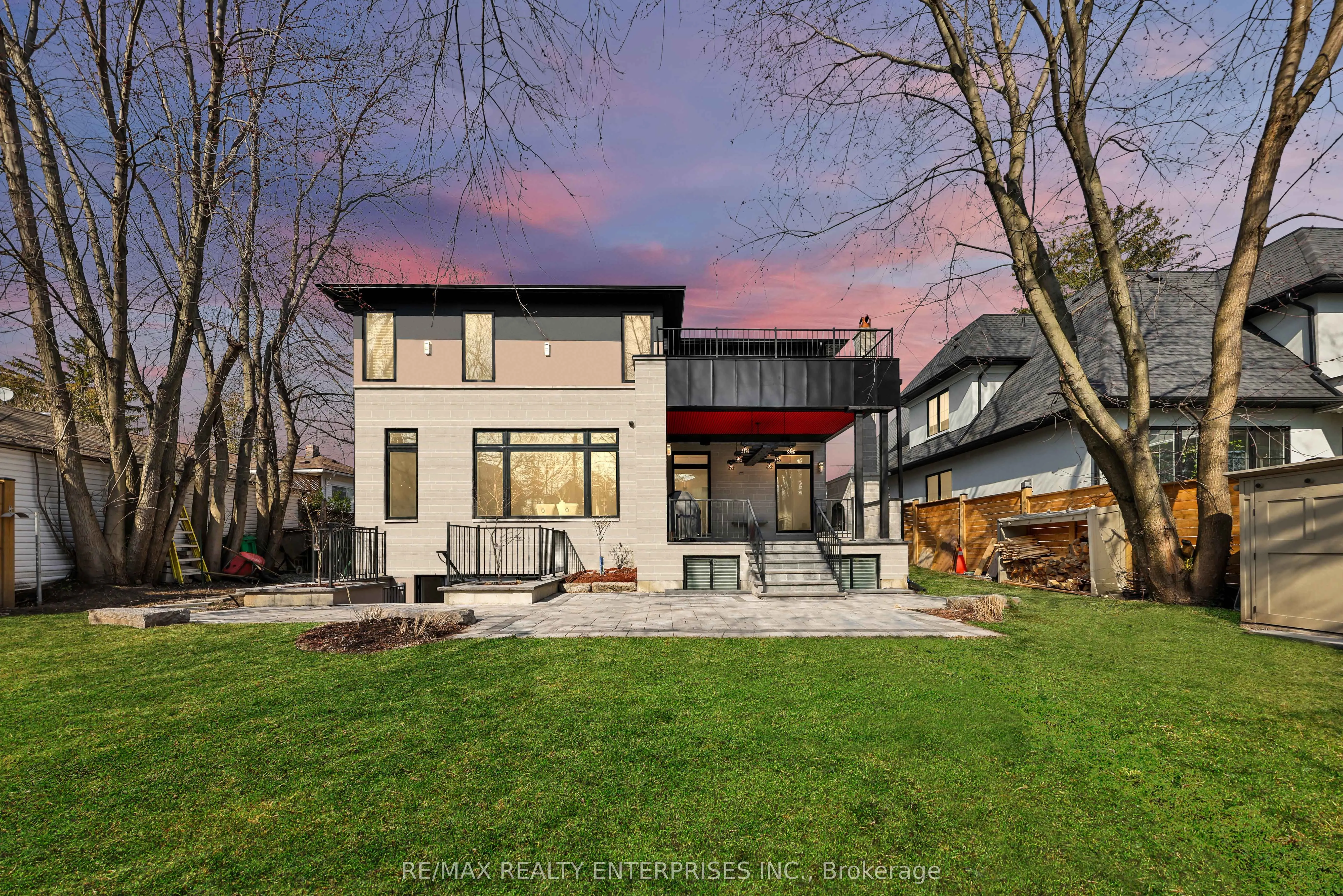 1372 Kenmuir Avenue