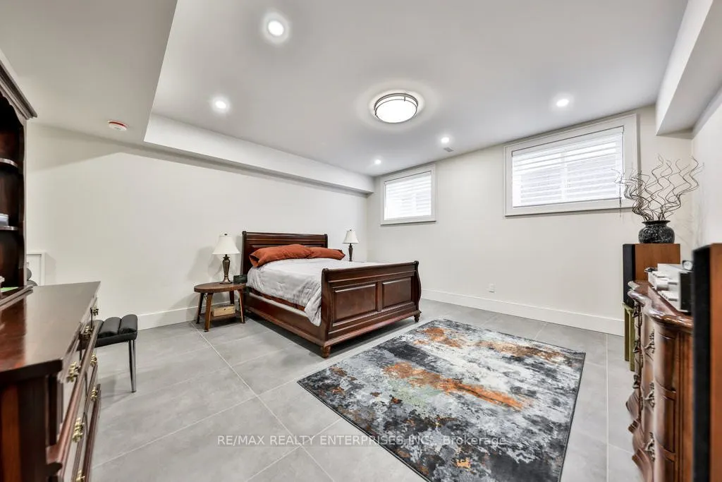 1372 Kenmuir Avenue