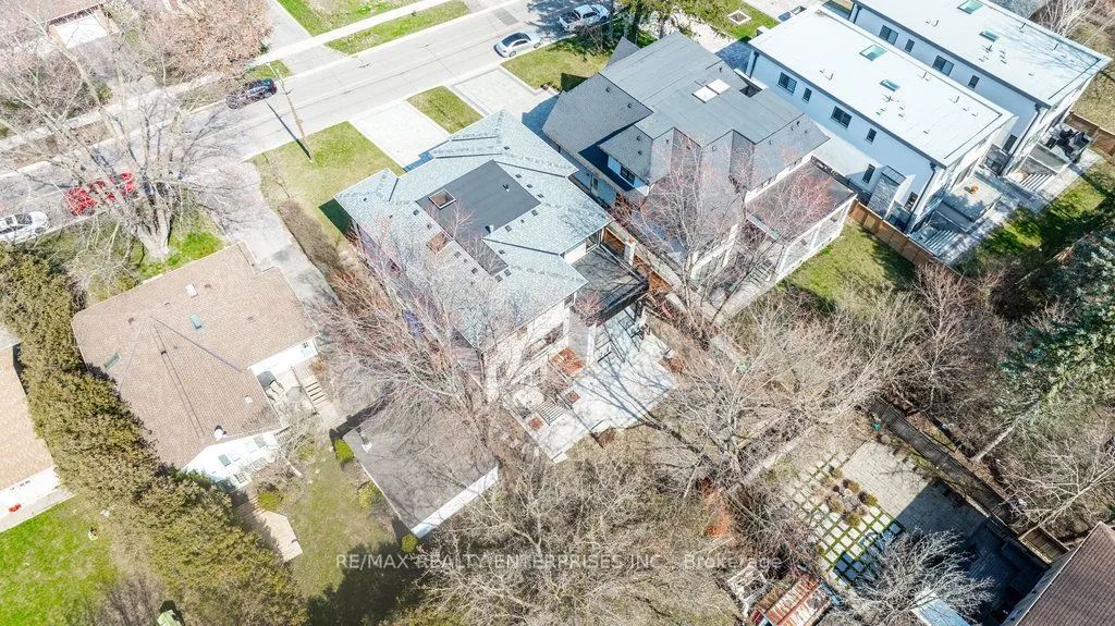 1372 Kenmuir Avenue