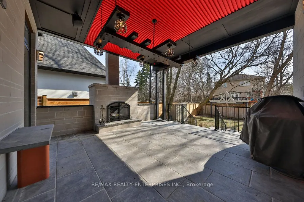 1372 Kenmuir Avenue