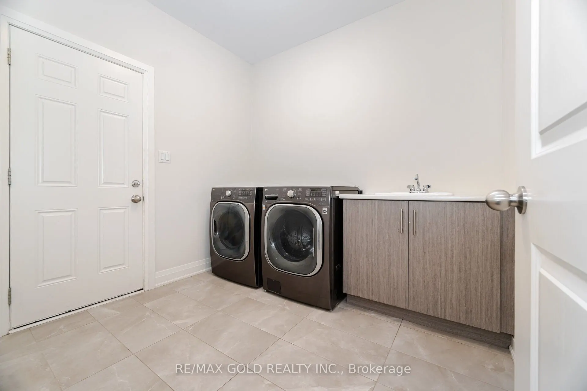 209 Castle Oaks Crossing