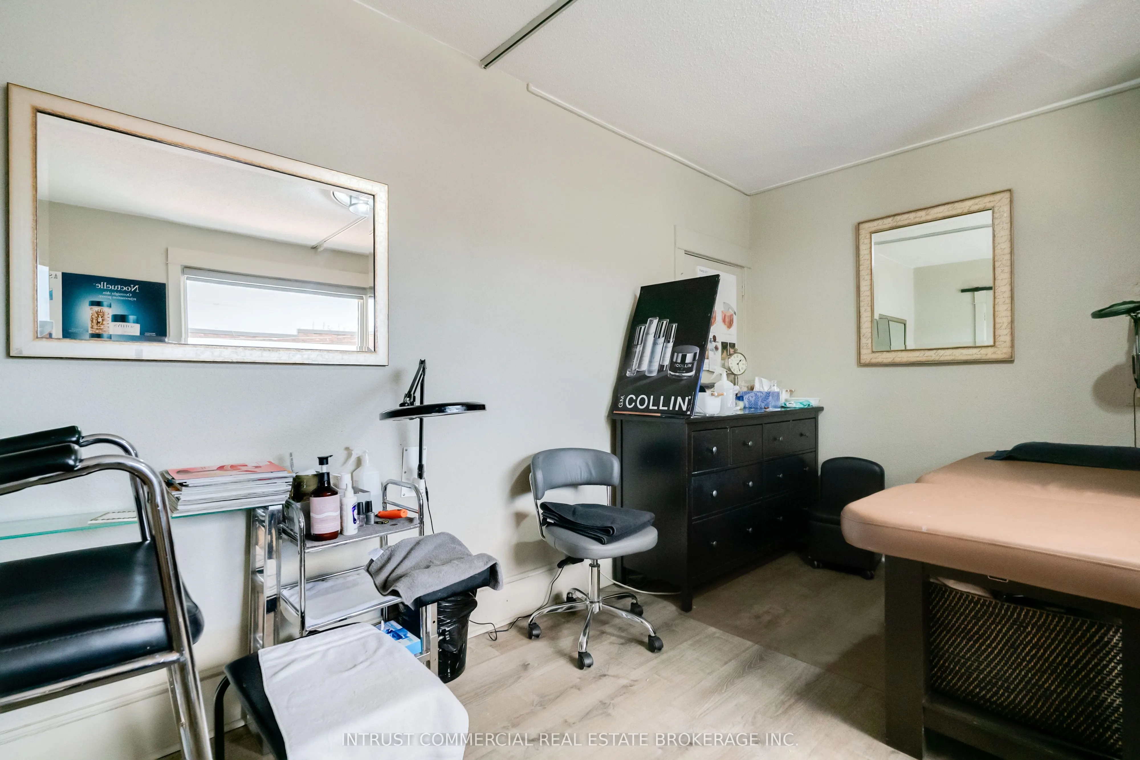 2366 Bloor Street W