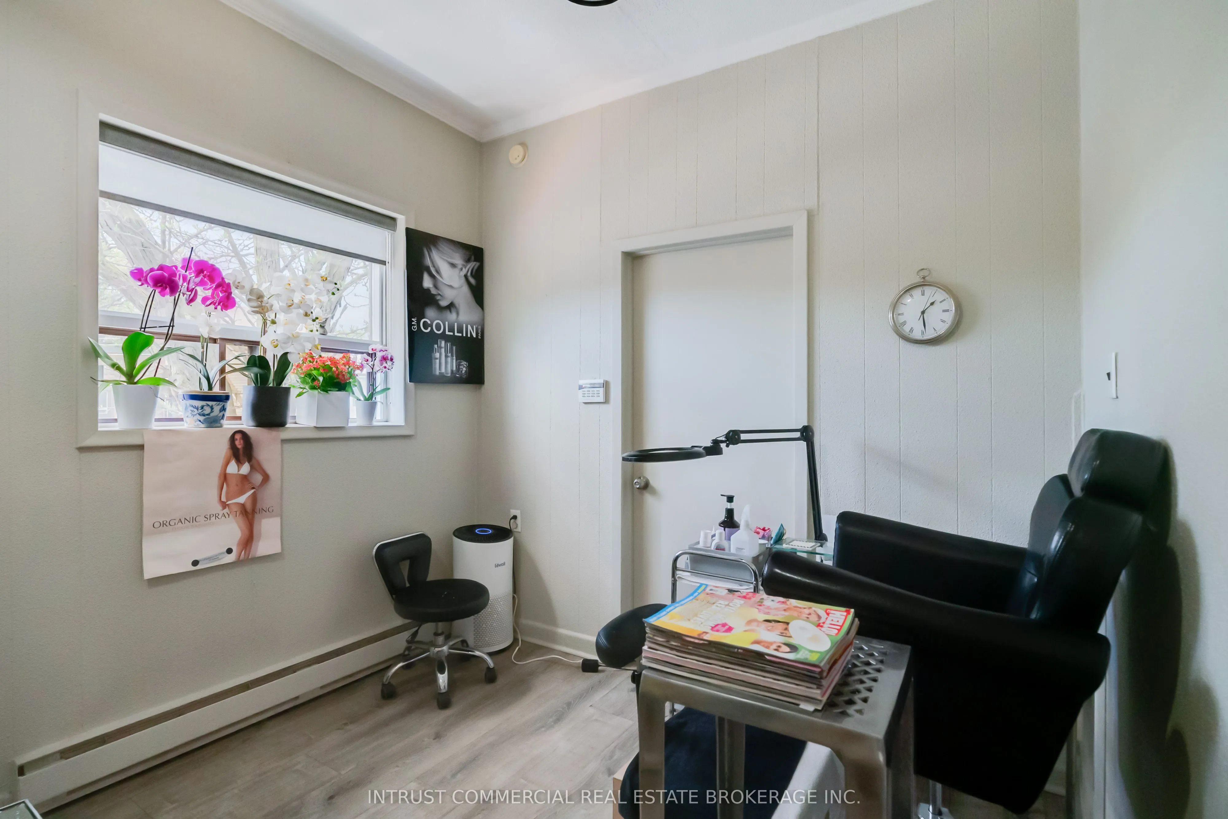 2366 Bloor Street W