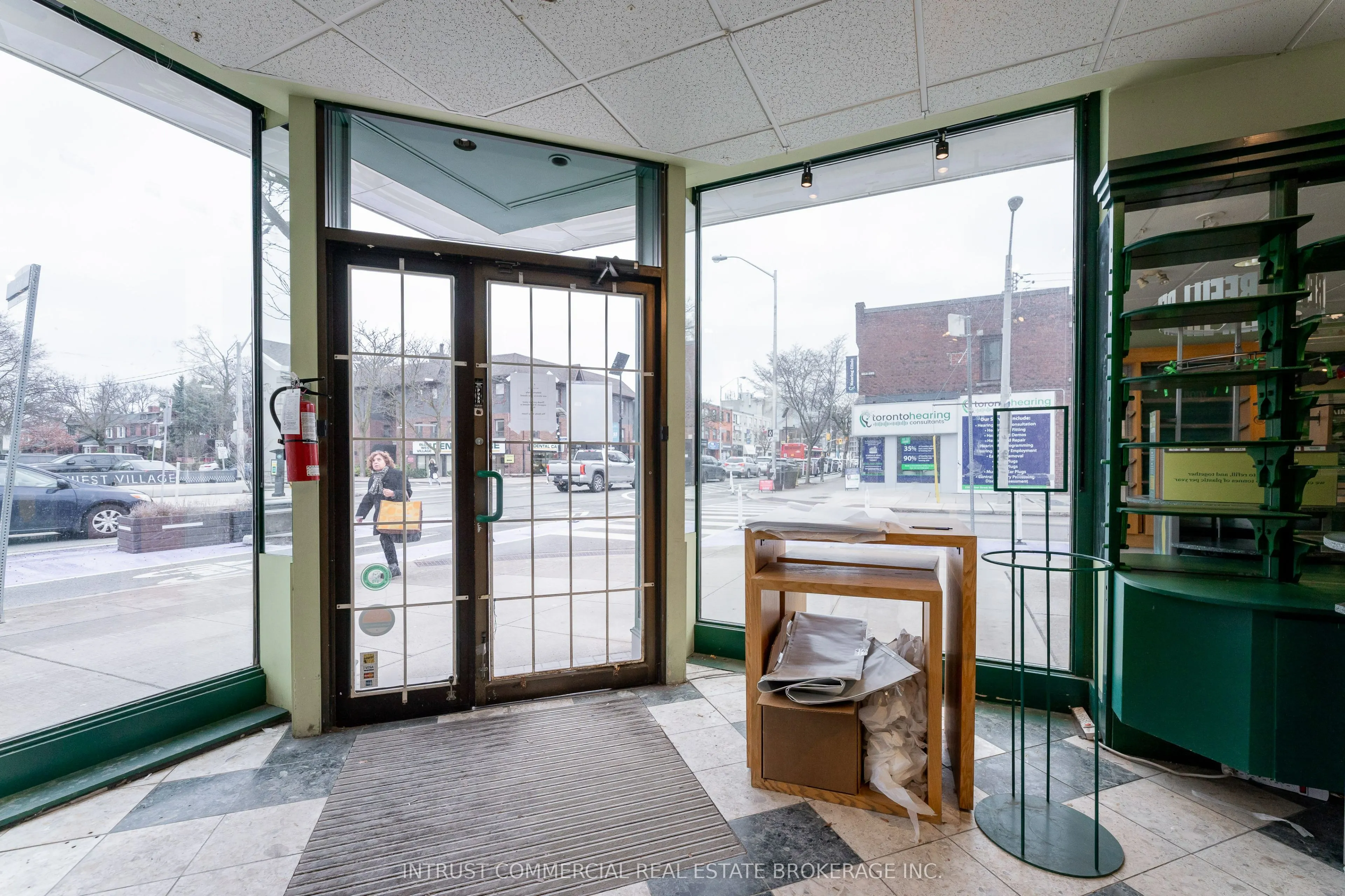 2366 Bloor Street W