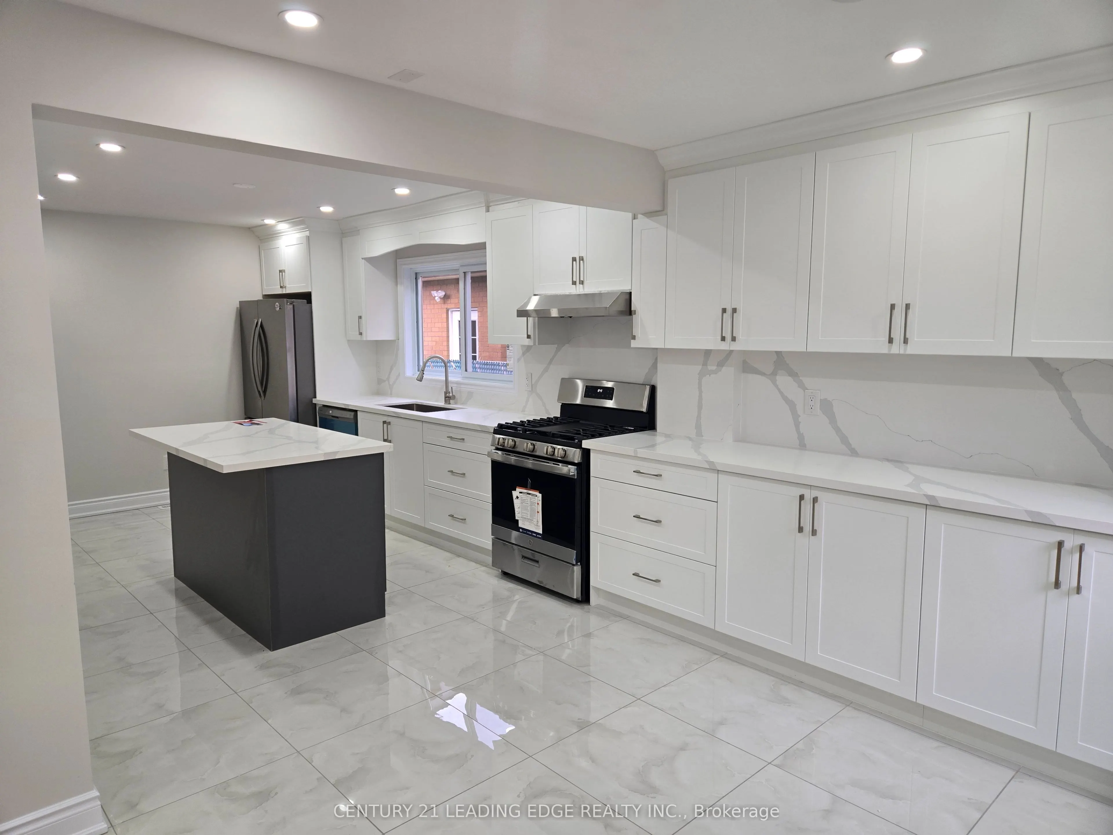 8 BLOOMINGDALE Drive, #MAIN