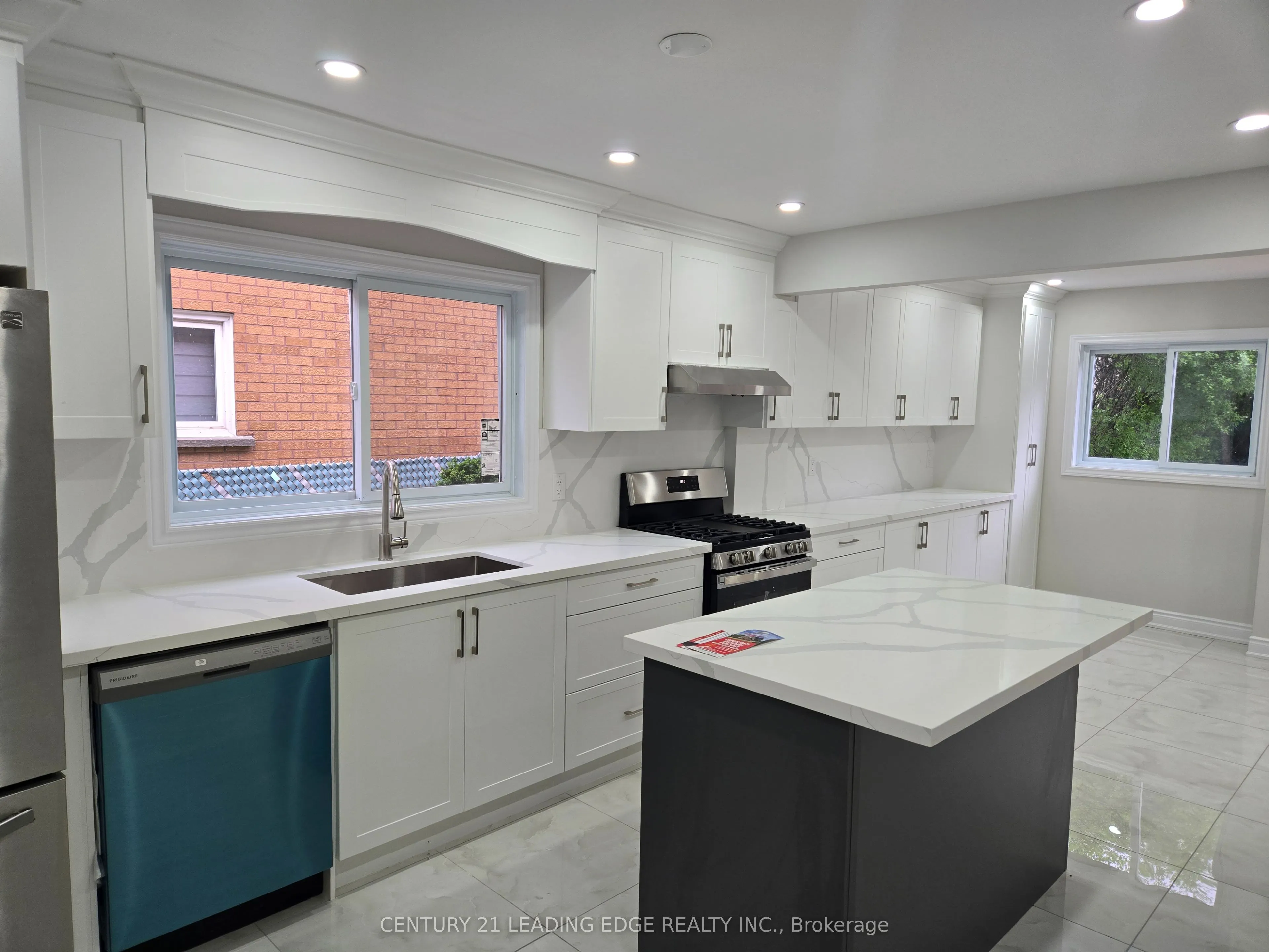 8 BLOOMINGDALE Drive, #MAIN
