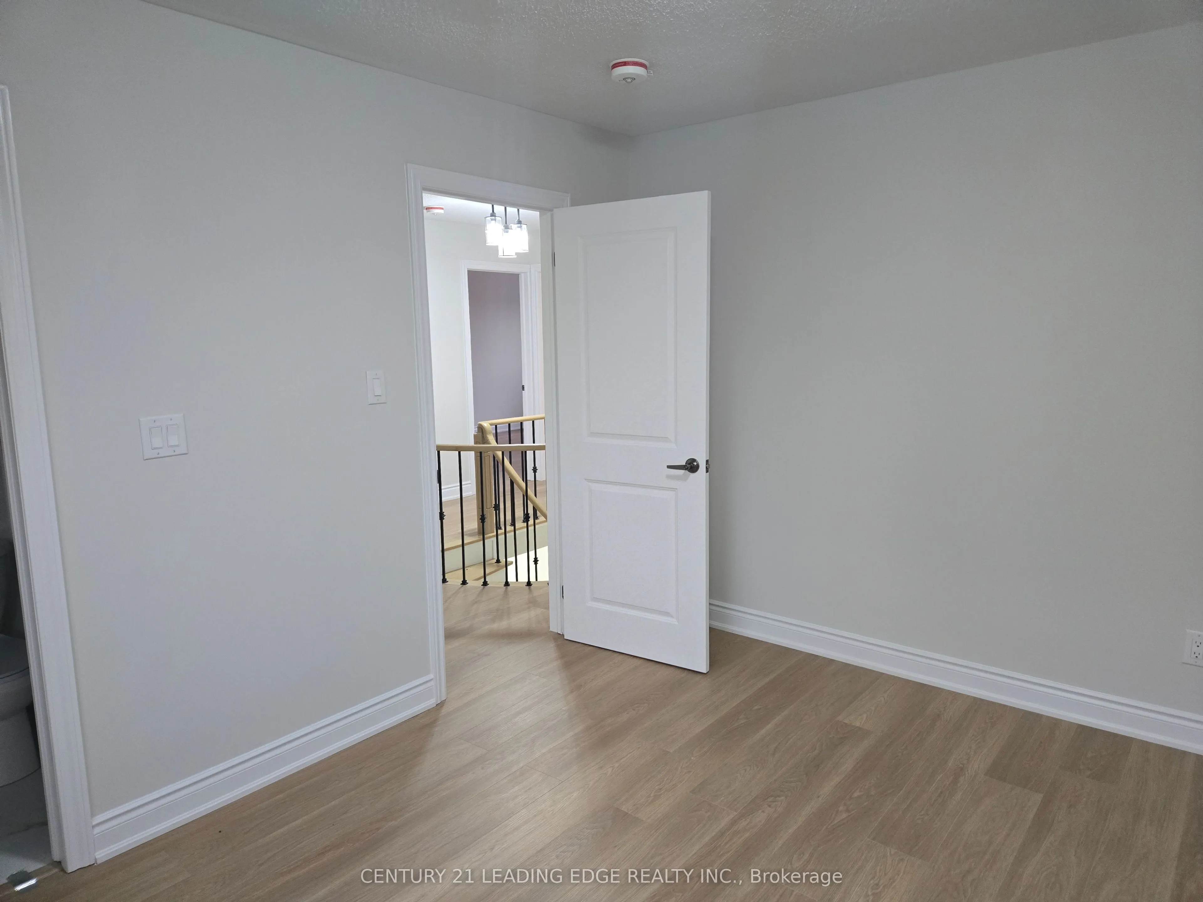 8 BLOOMINGDALE Drive, #MAIN