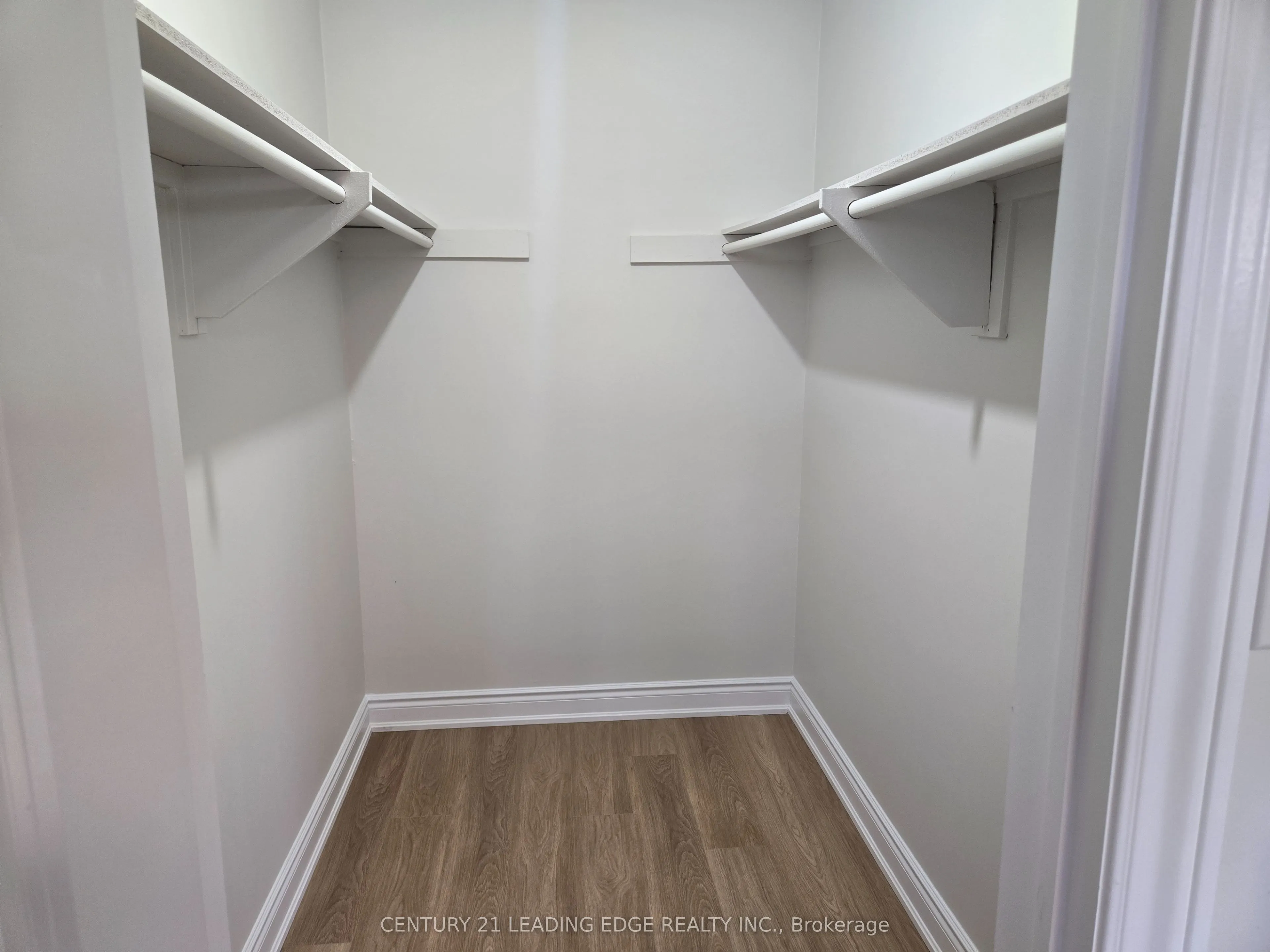 8 BLOOMINGDALE Drive, #MAIN
