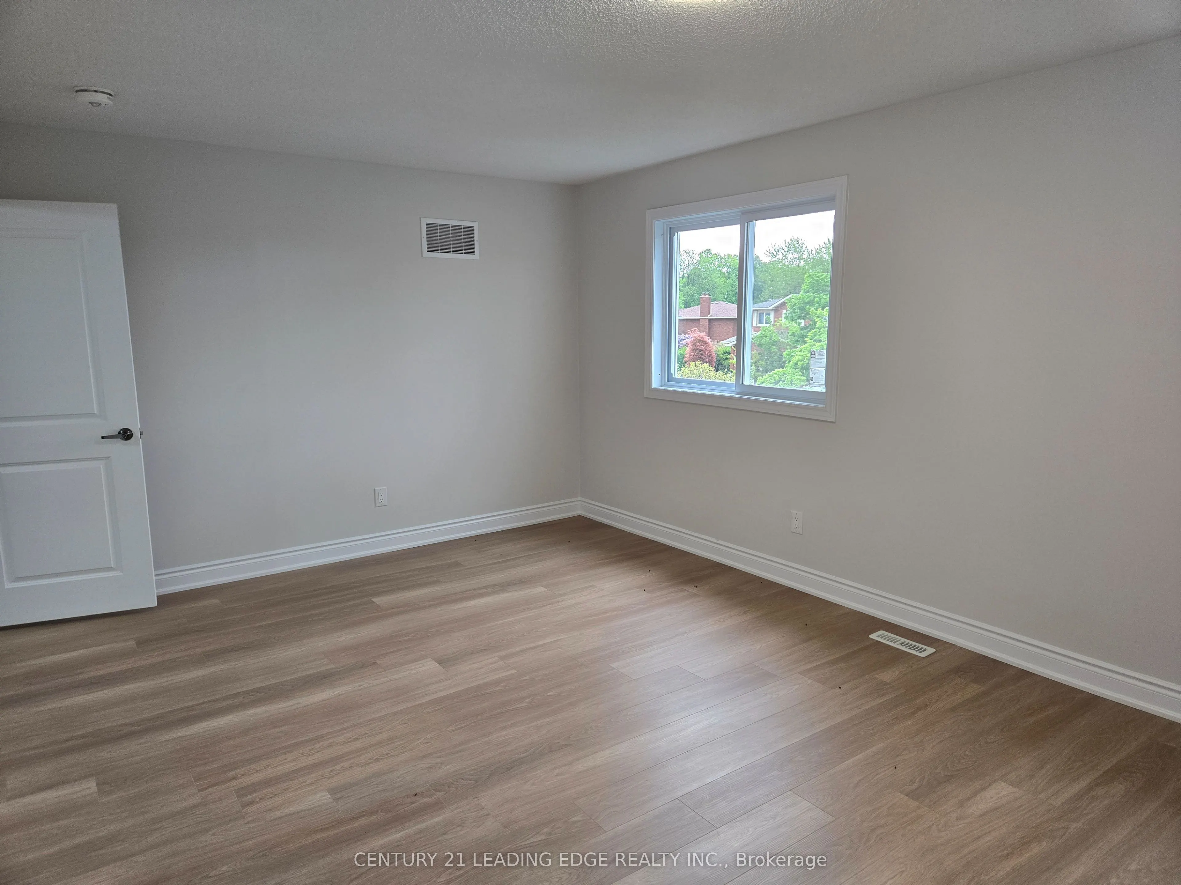 8 BLOOMINGDALE Drive, #MAIN